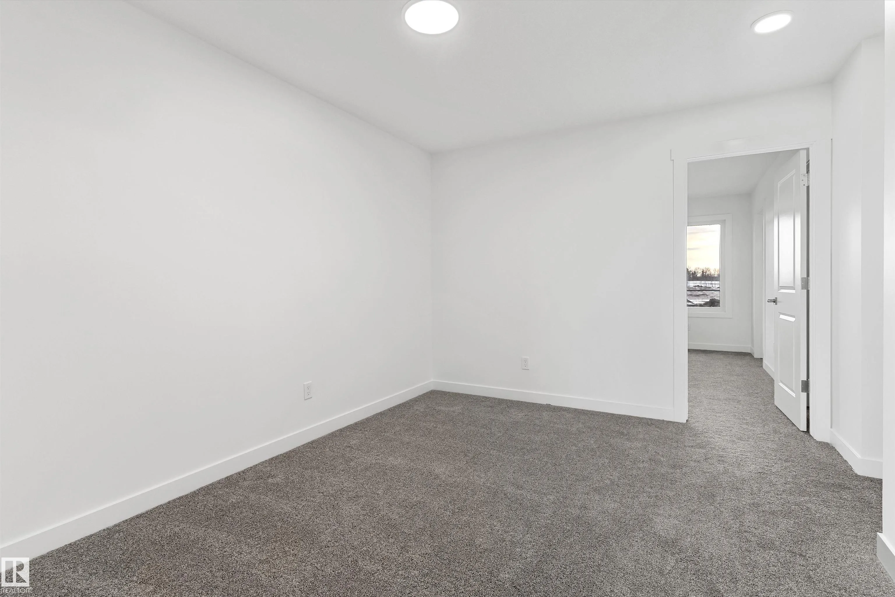 1012 14 Avenue