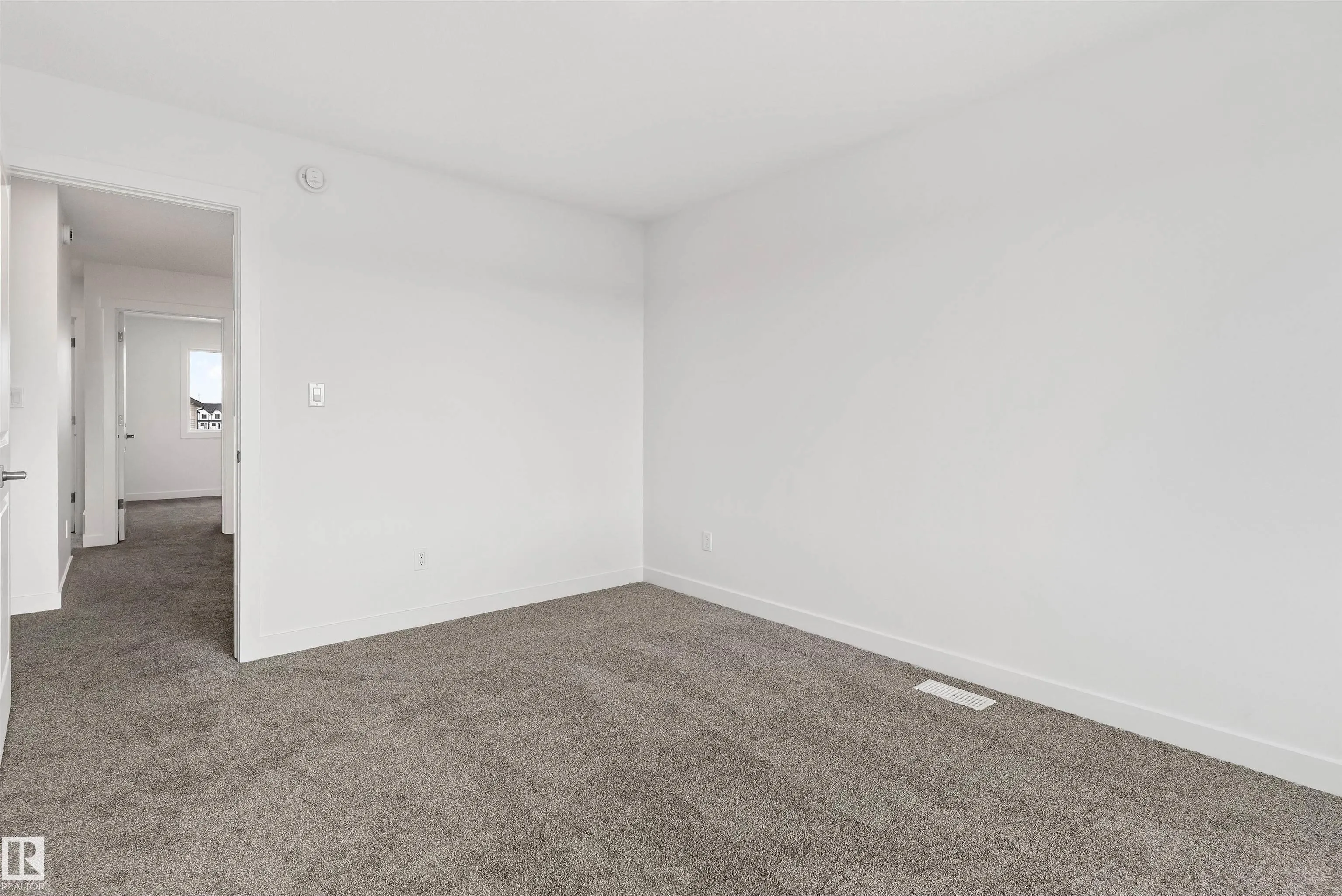 1012 14 Avenue
