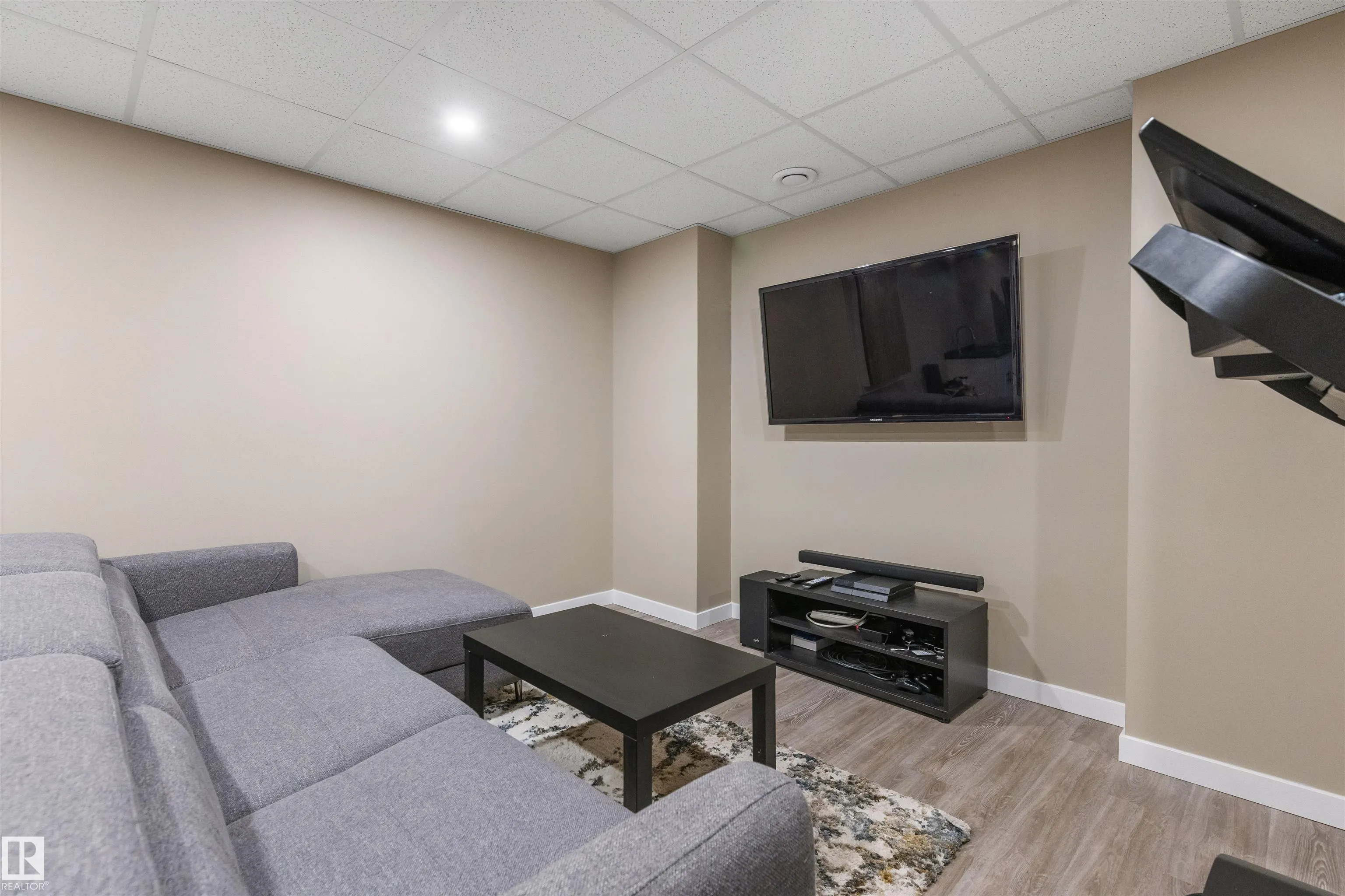 6090 ROSENTHAL Way