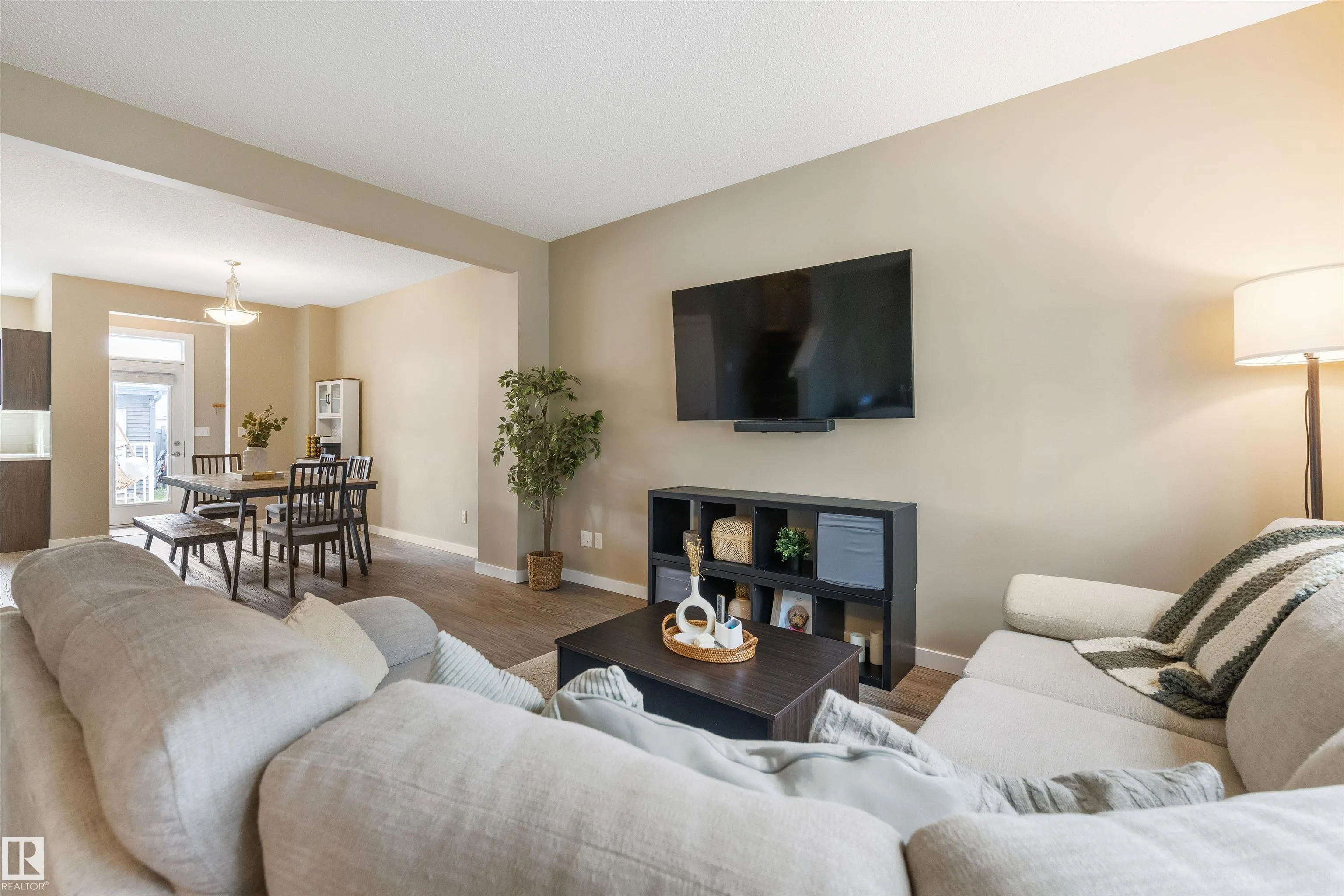 6090 ROSENTHAL Way