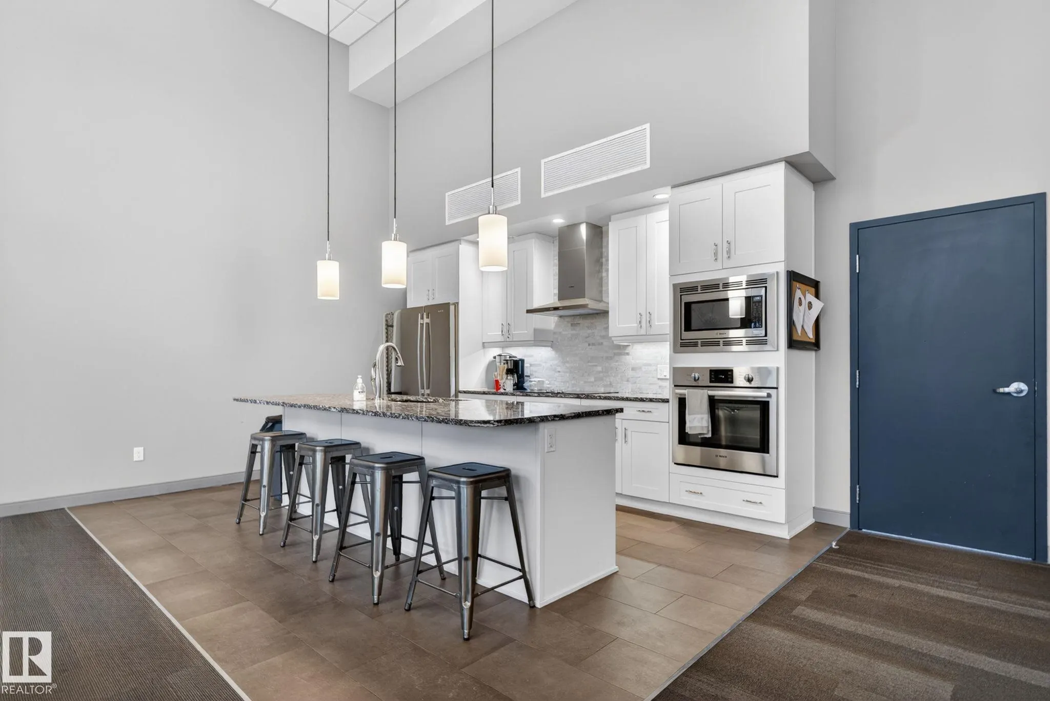 200 BELLEROSE Drive