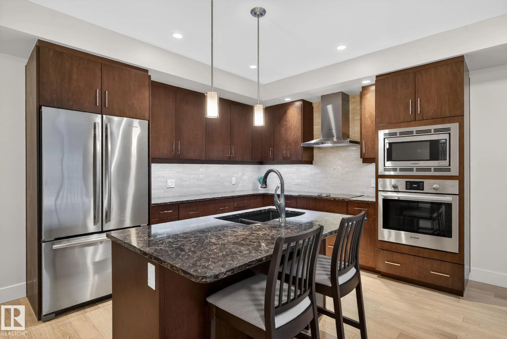 200 BELLEROSE Drive