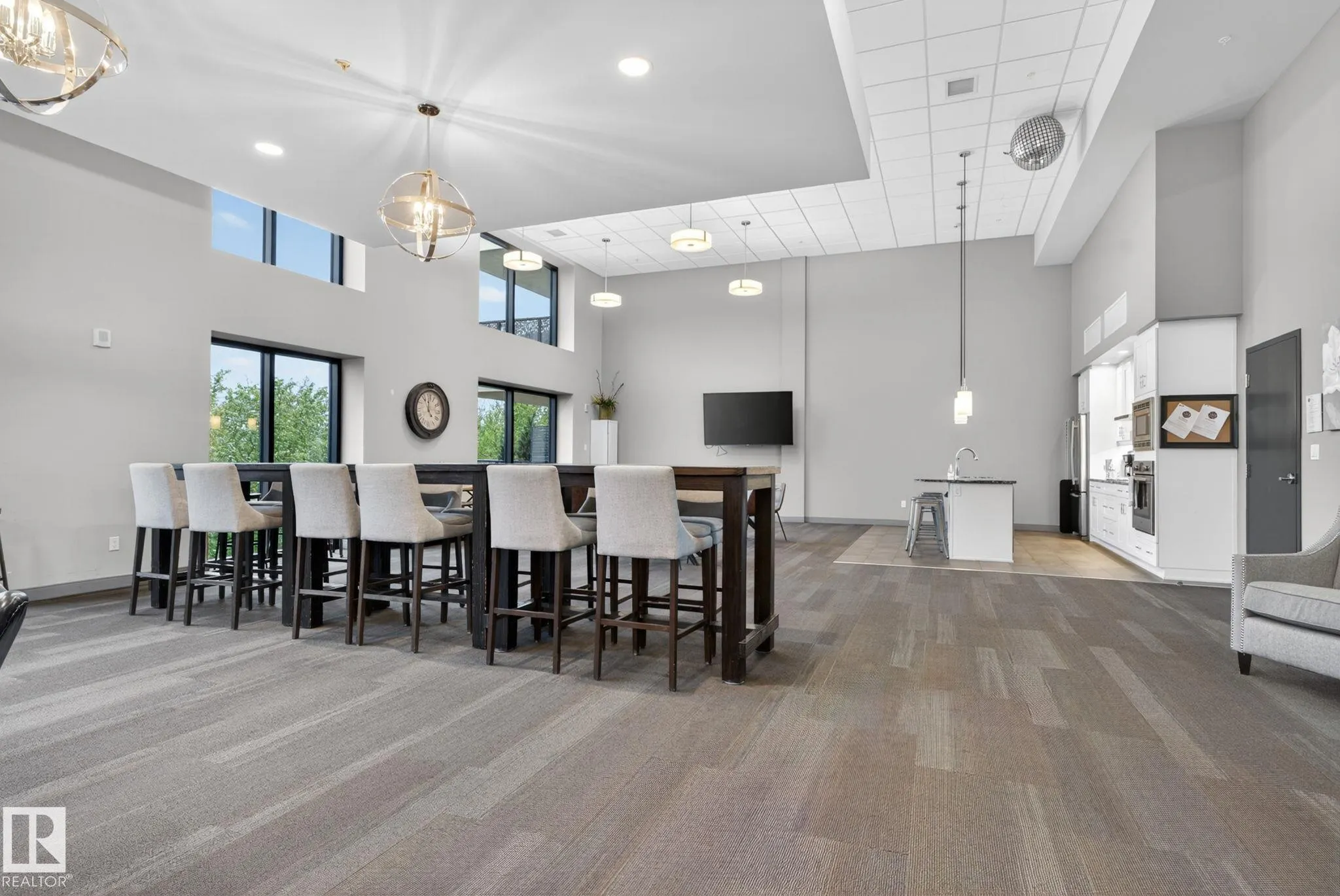 200 BELLEROSE Drive