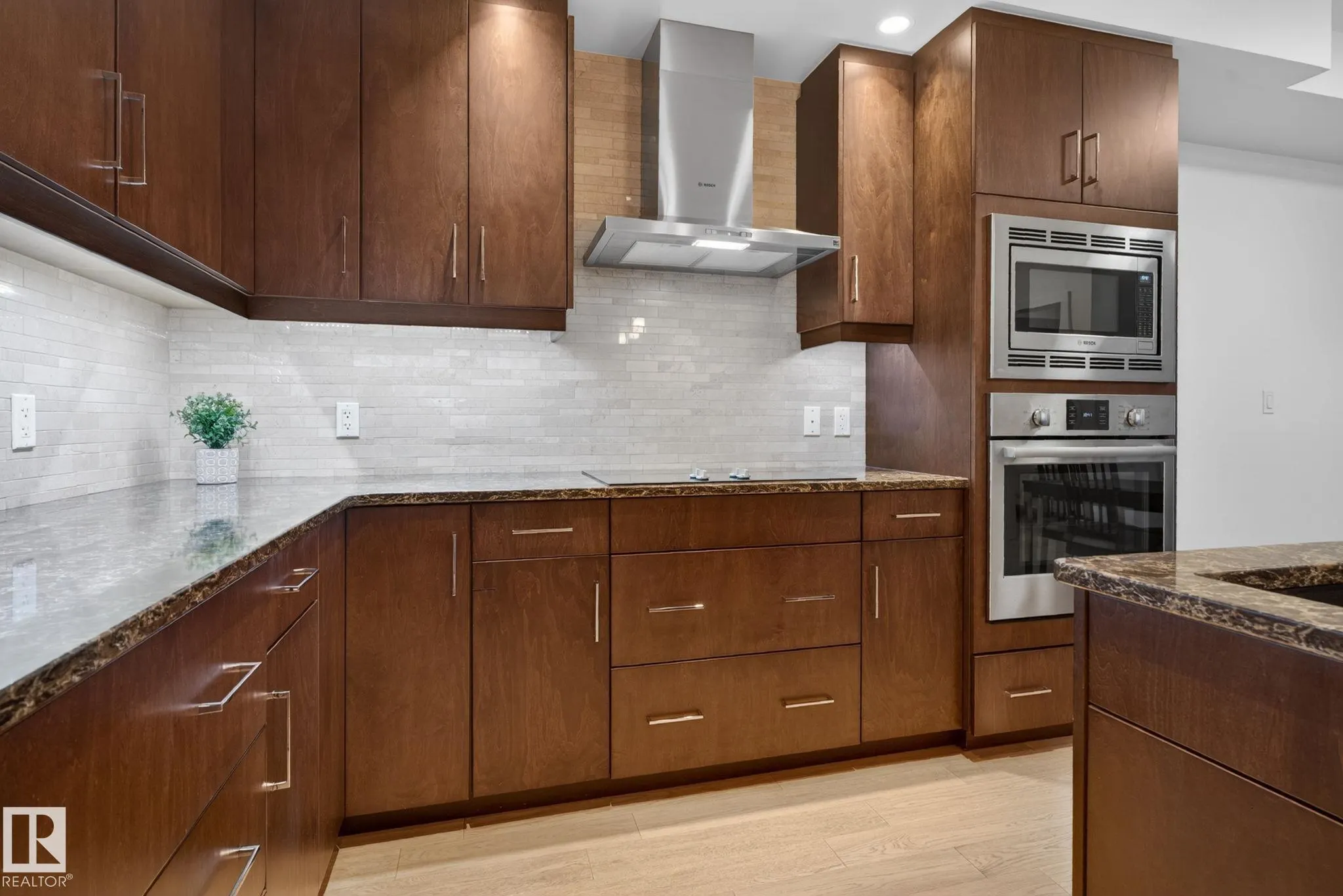 200 BELLEROSE Drive