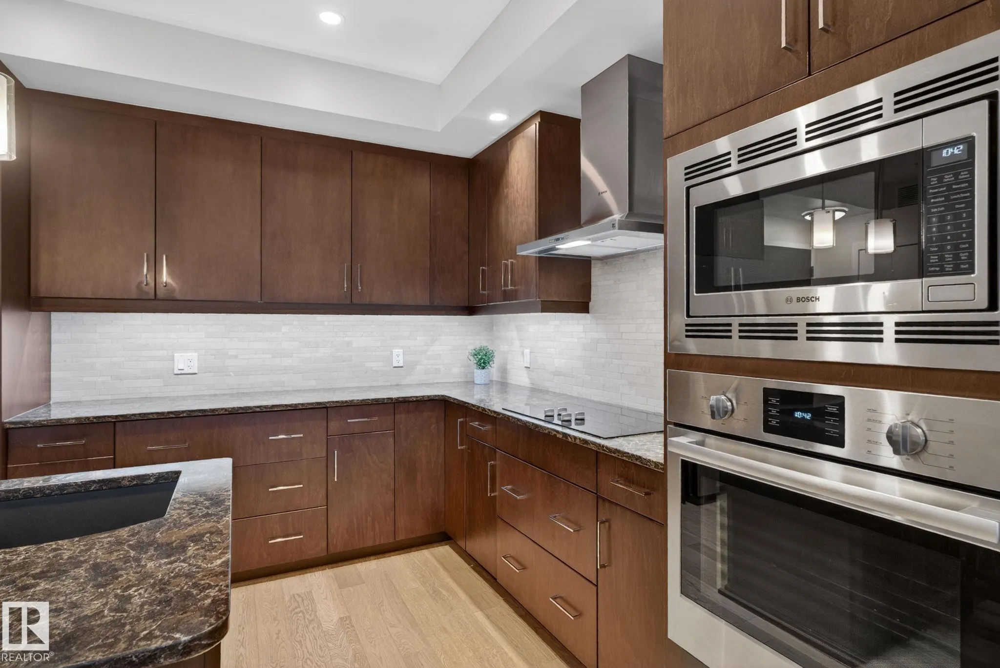 200 BELLEROSE Drive