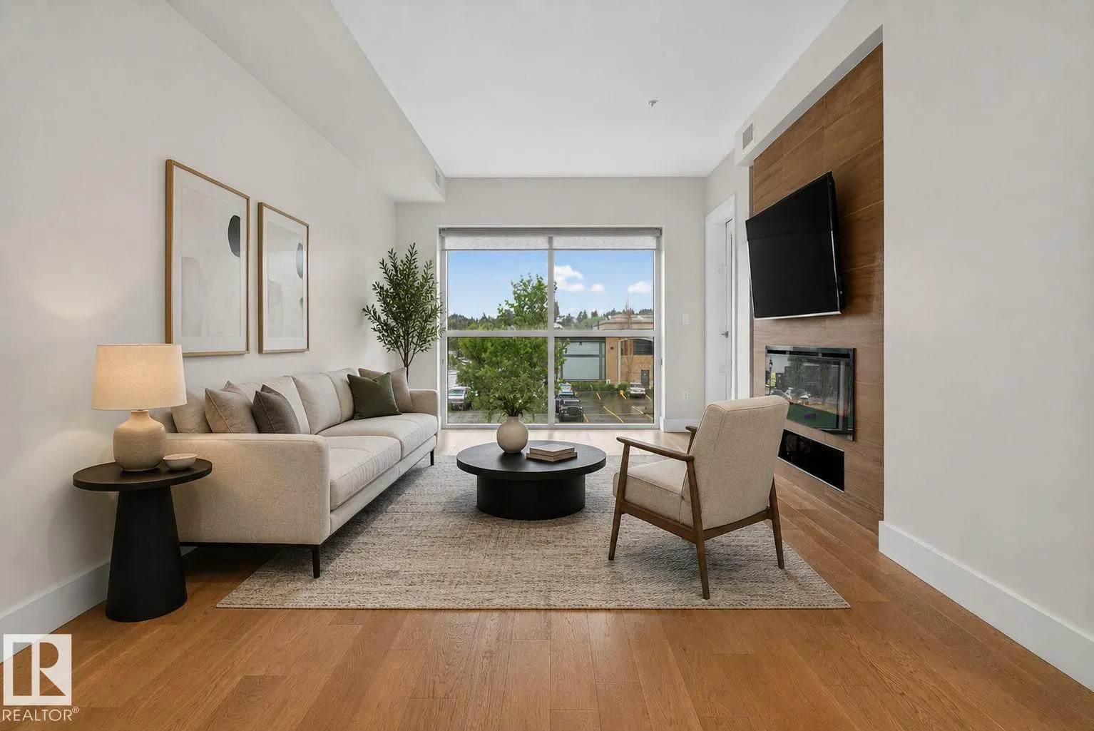 200 BELLEROSE Drive