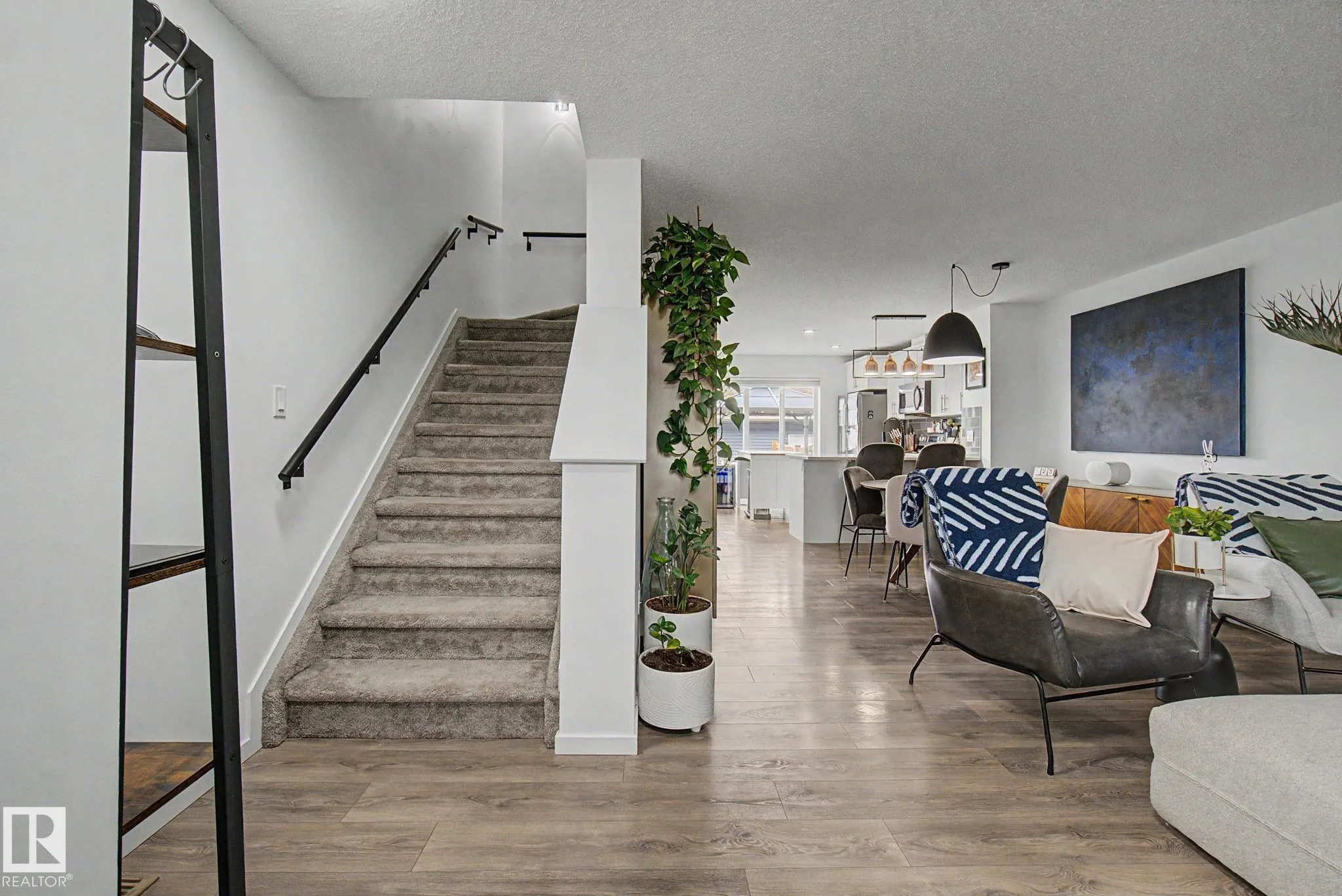385 ORCHARDS Boulevard