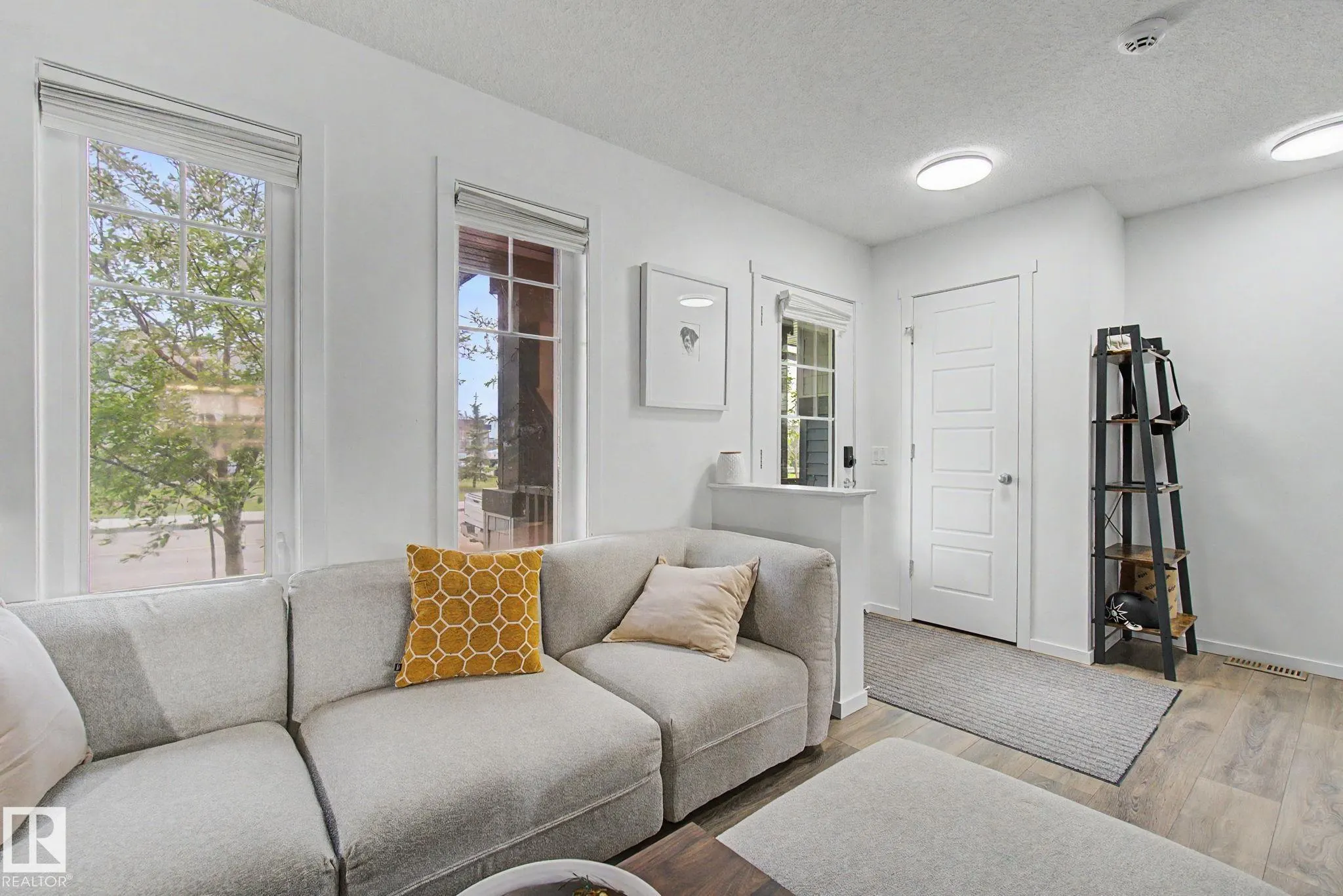 385 ORCHARDS Boulevard