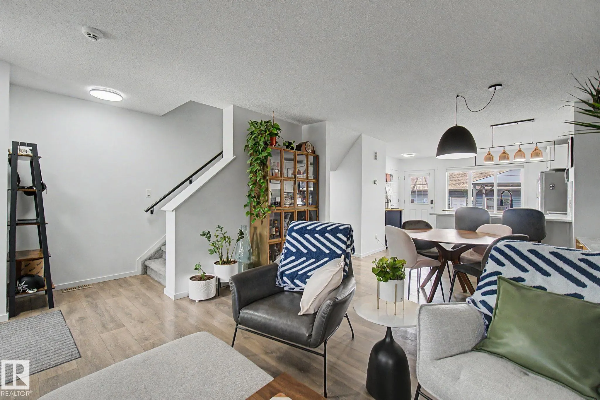385 ORCHARDS Boulevard