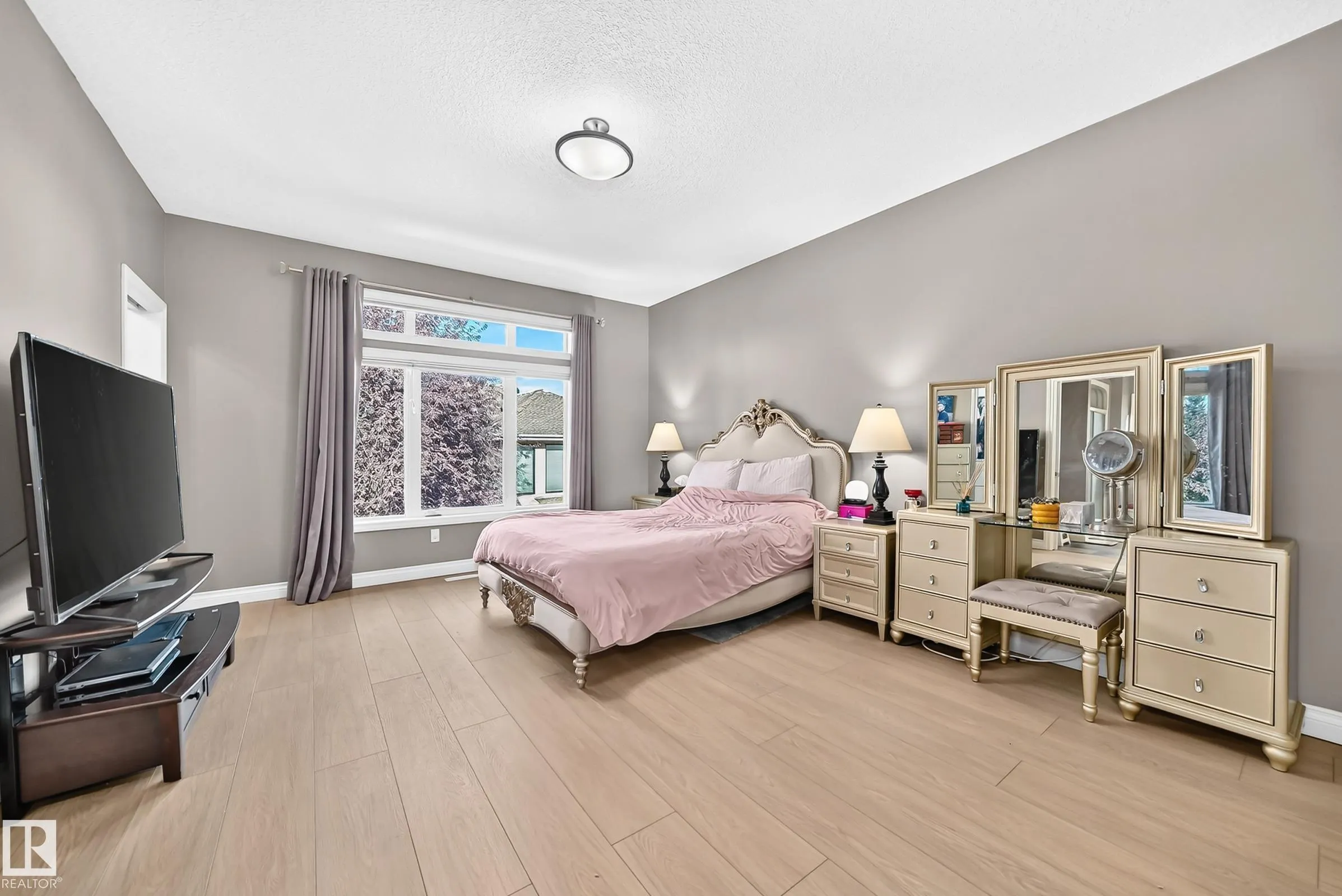 2412 TEGLER GREEN