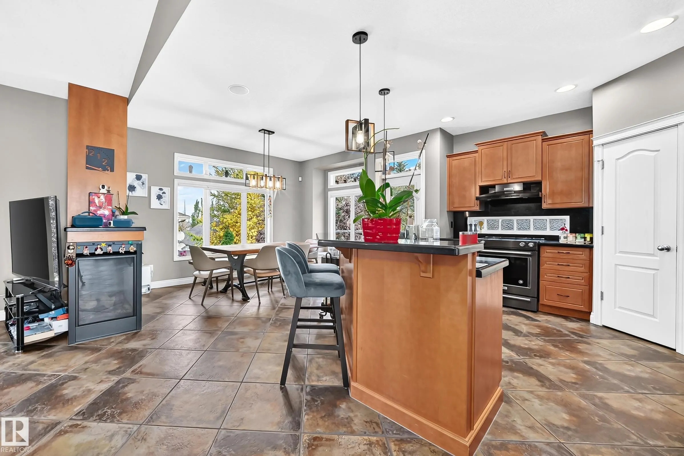 2412 TEGLER GREEN