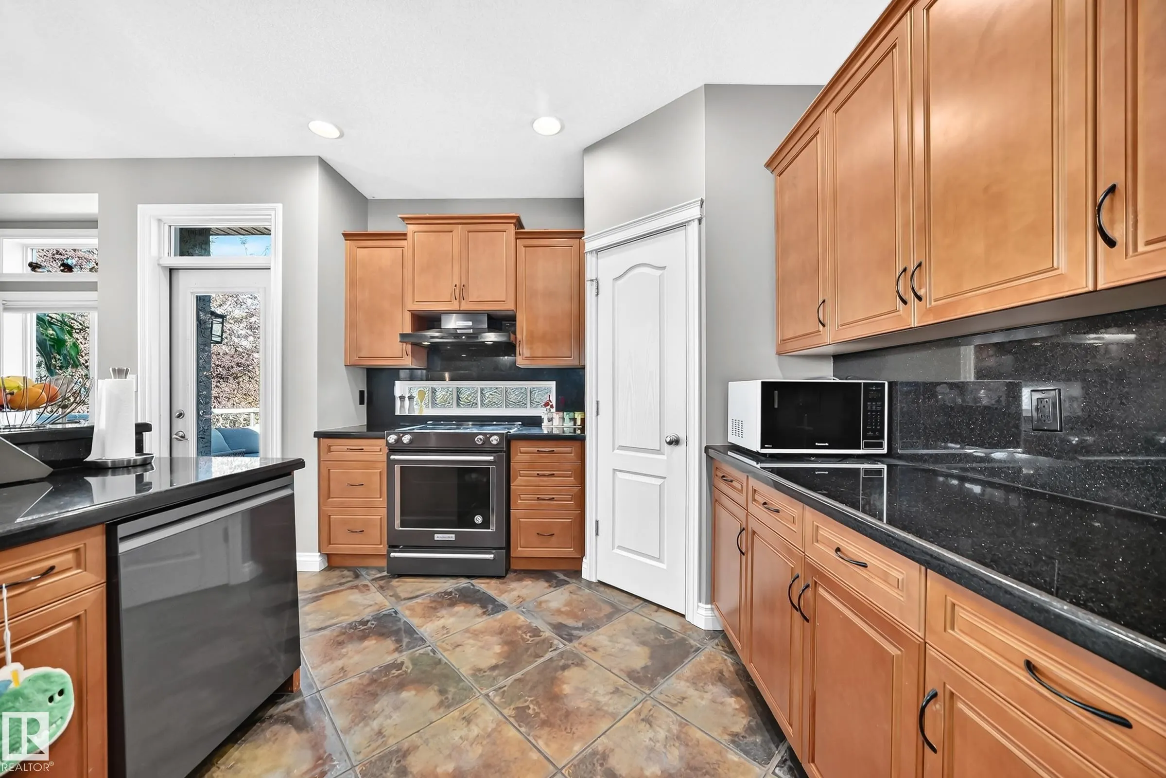 2412 TEGLER GREEN