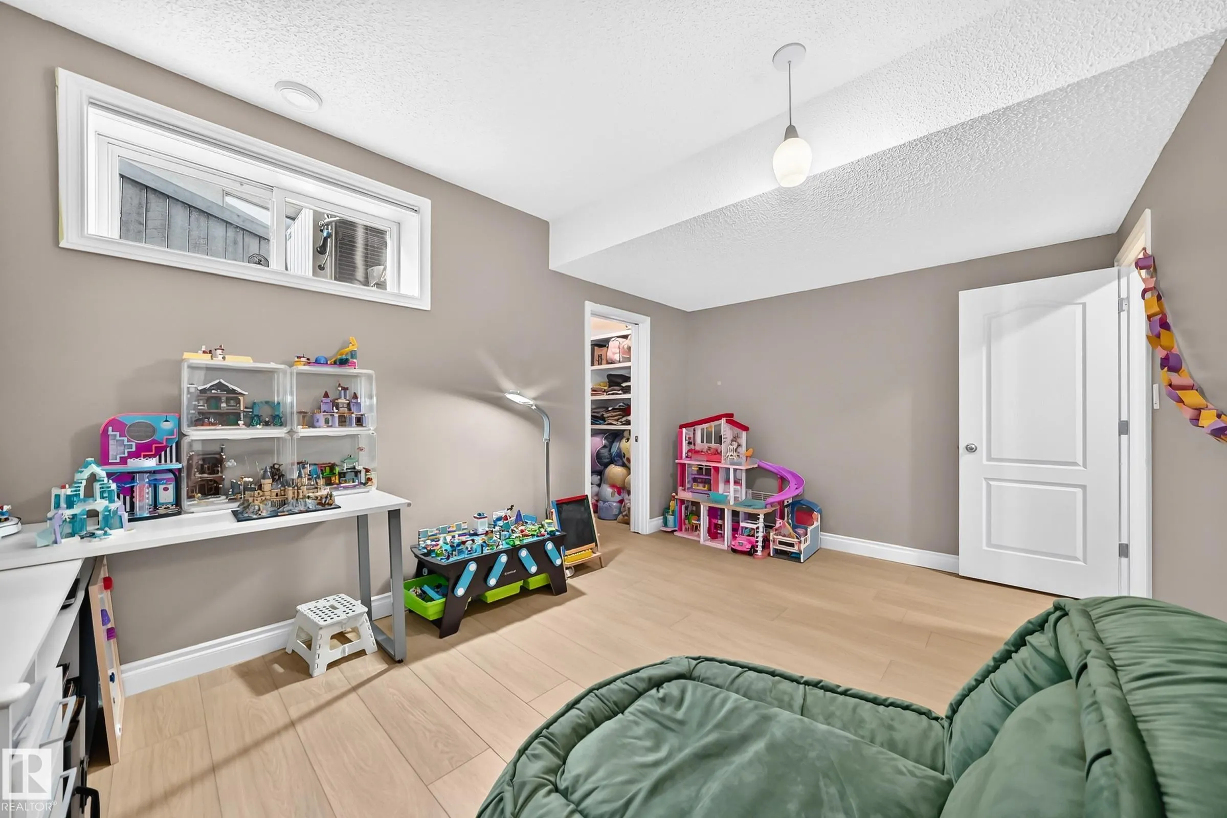2412 TEGLER GREEN