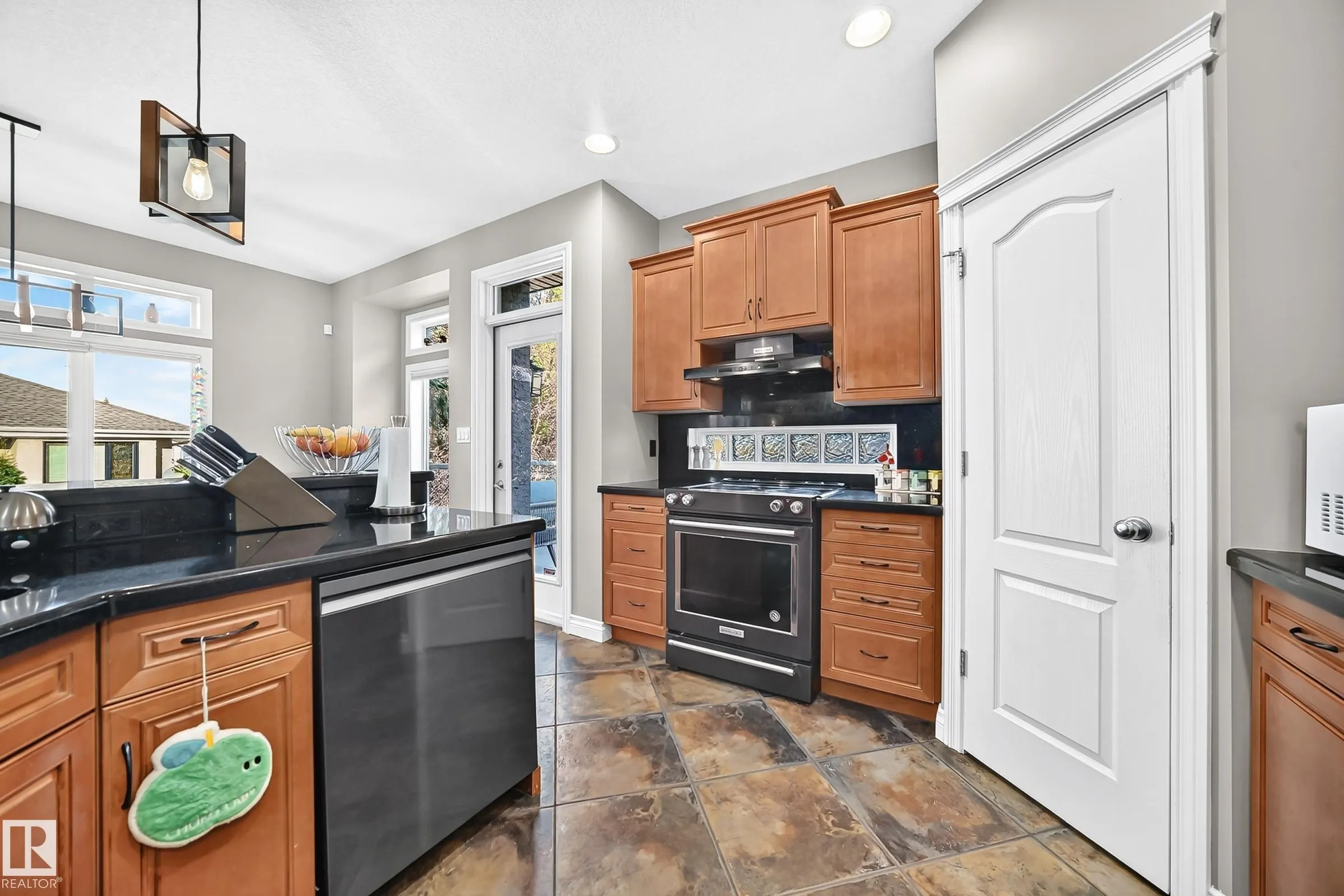 2412 TEGLER GREEN