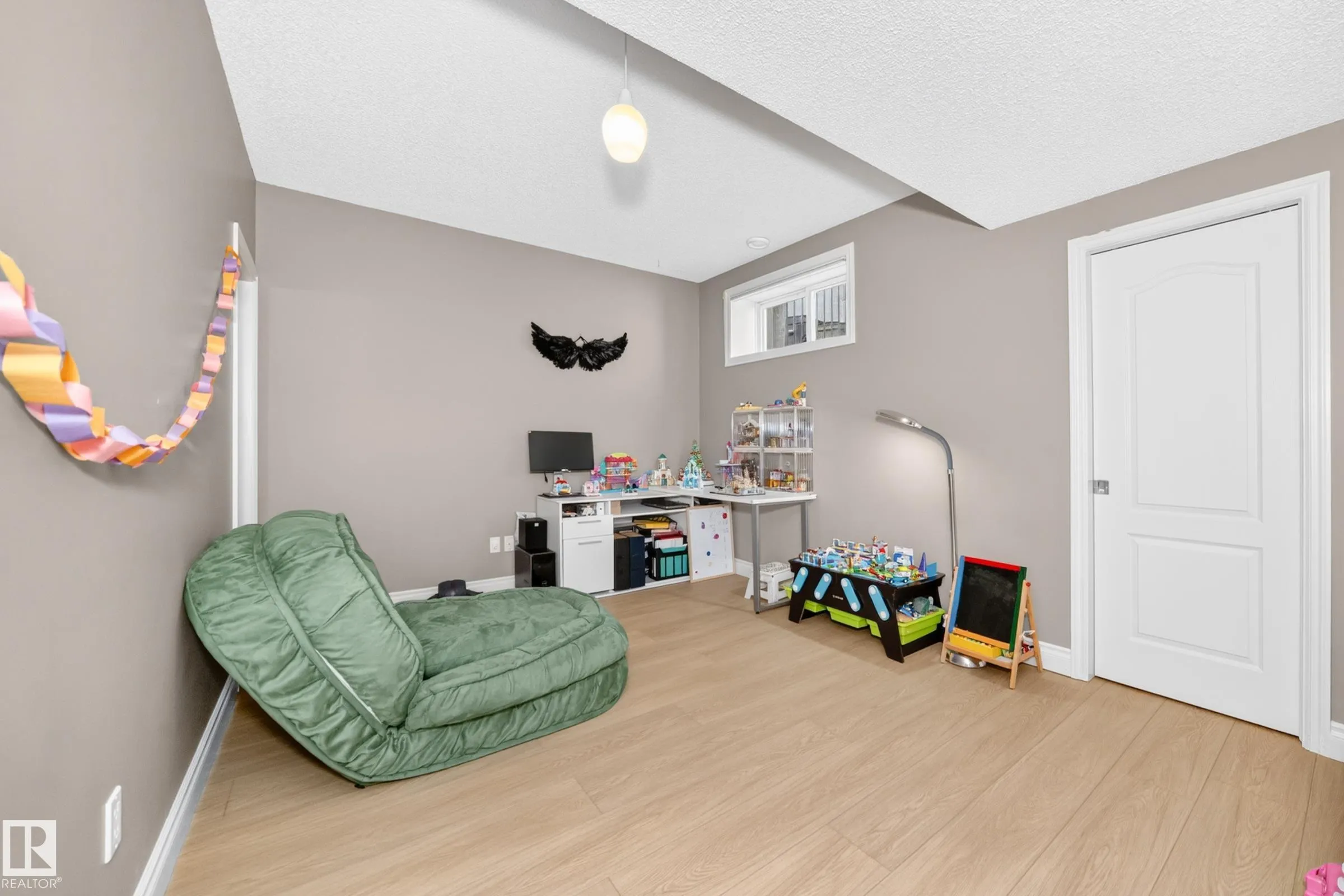 2412 TEGLER GREEN