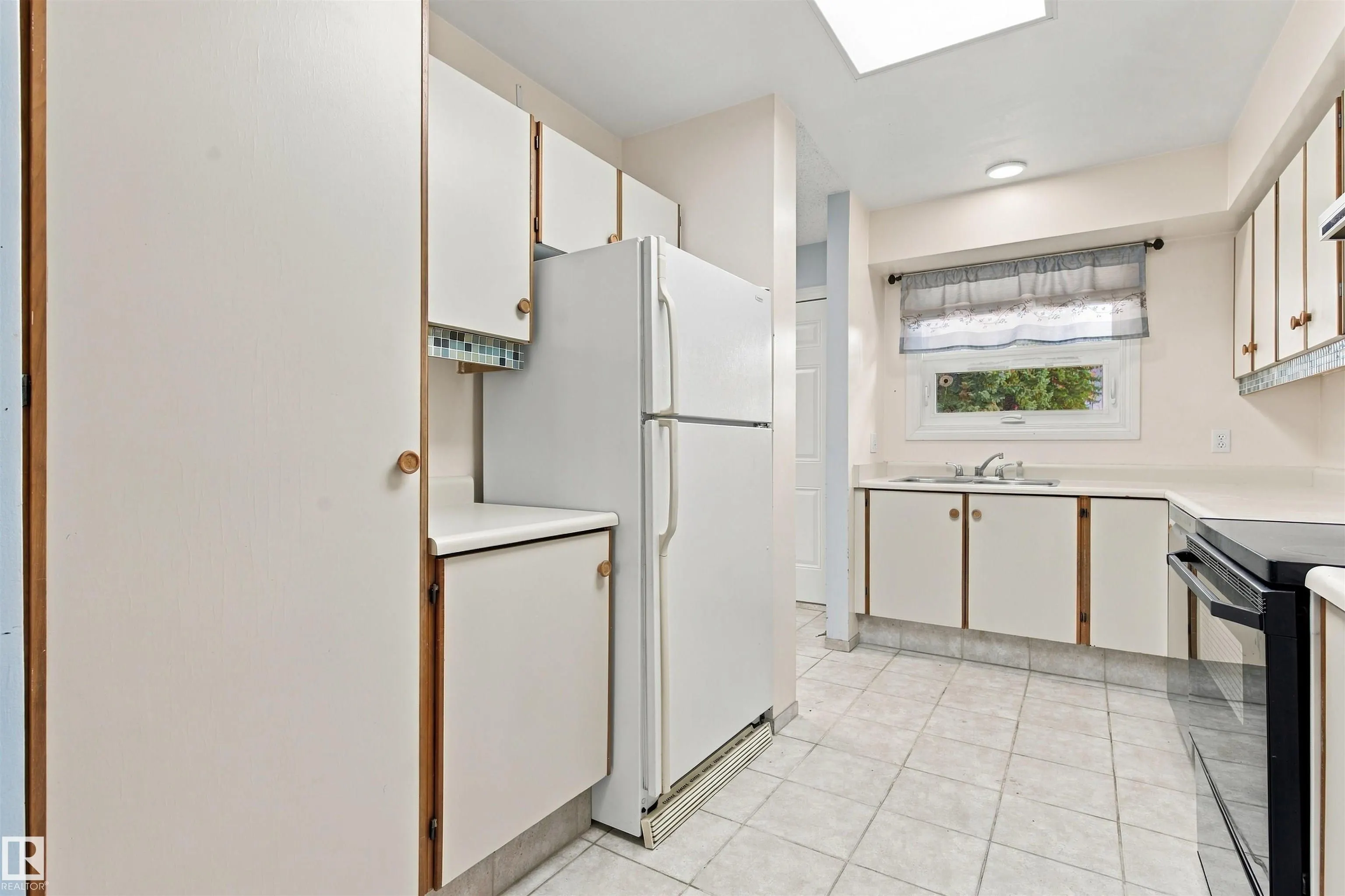 10619 BEAUMARIS Road