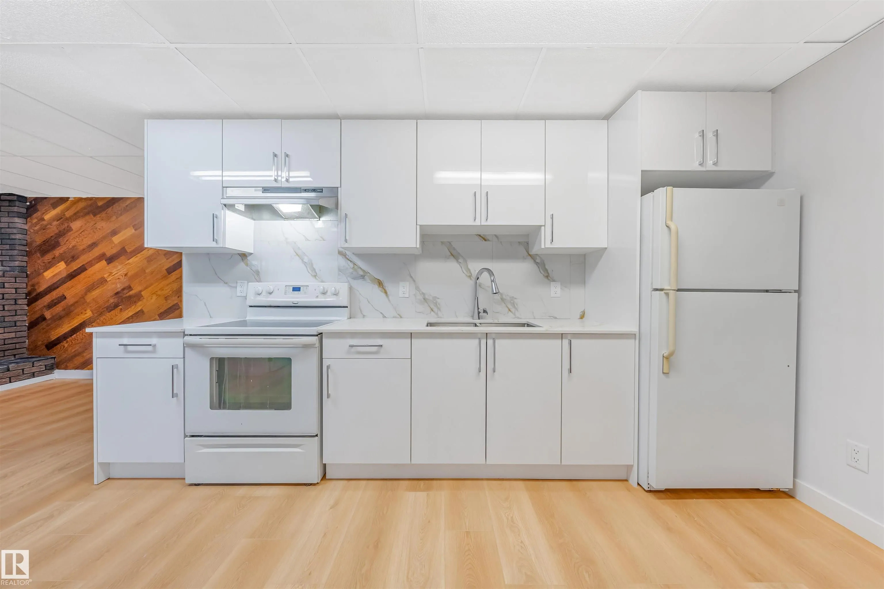 12023 137 Avenue