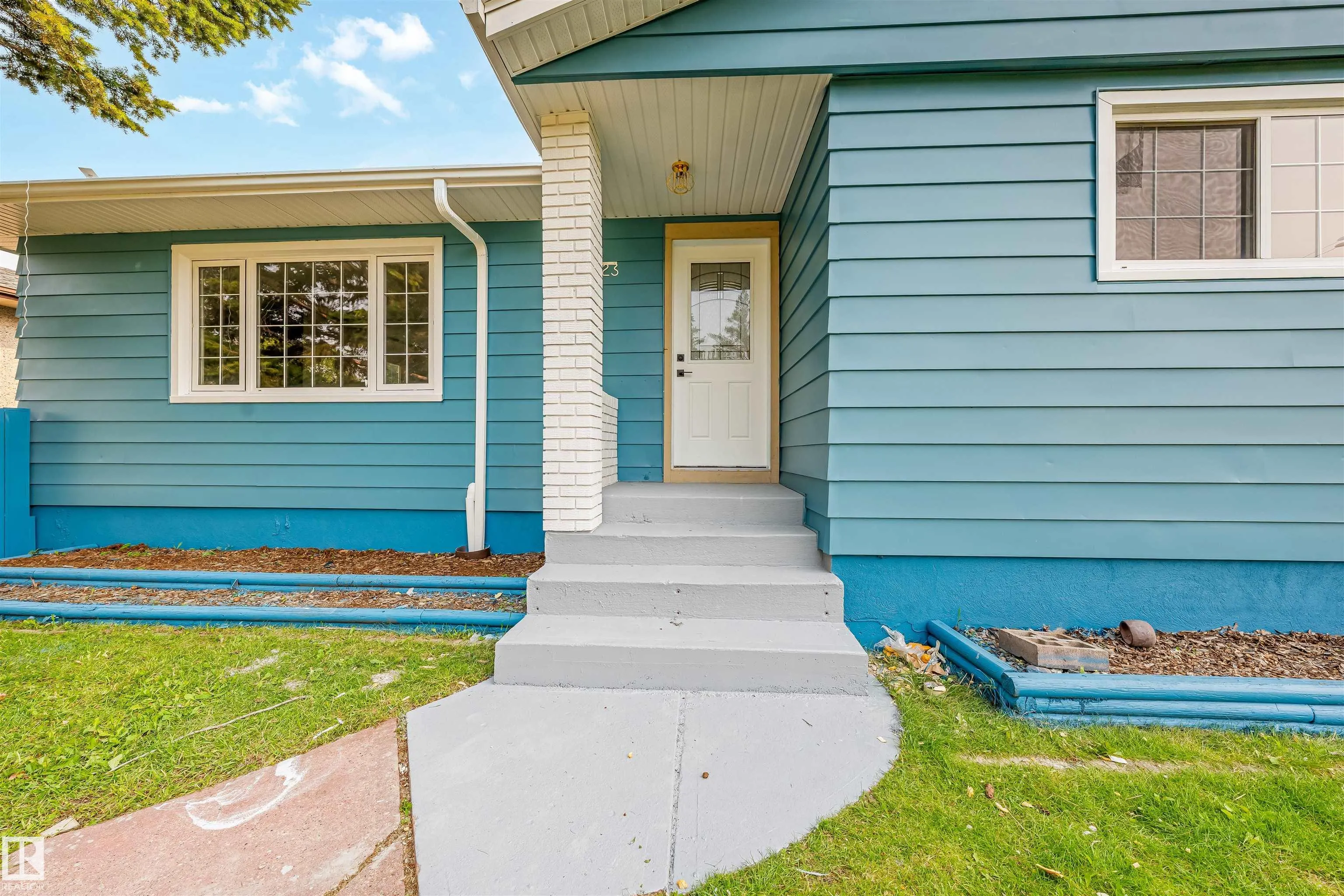 12023 137 Avenue