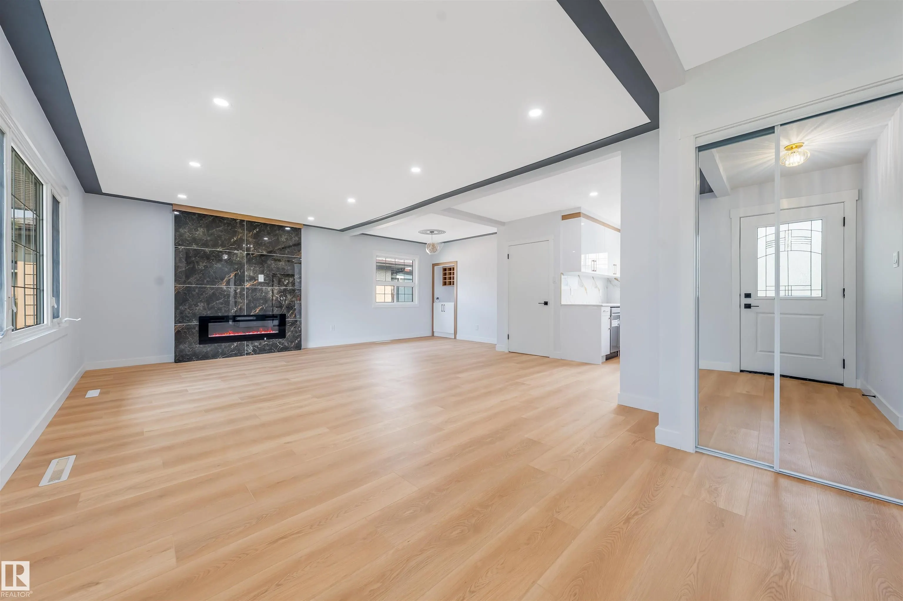 12023 137 Avenue