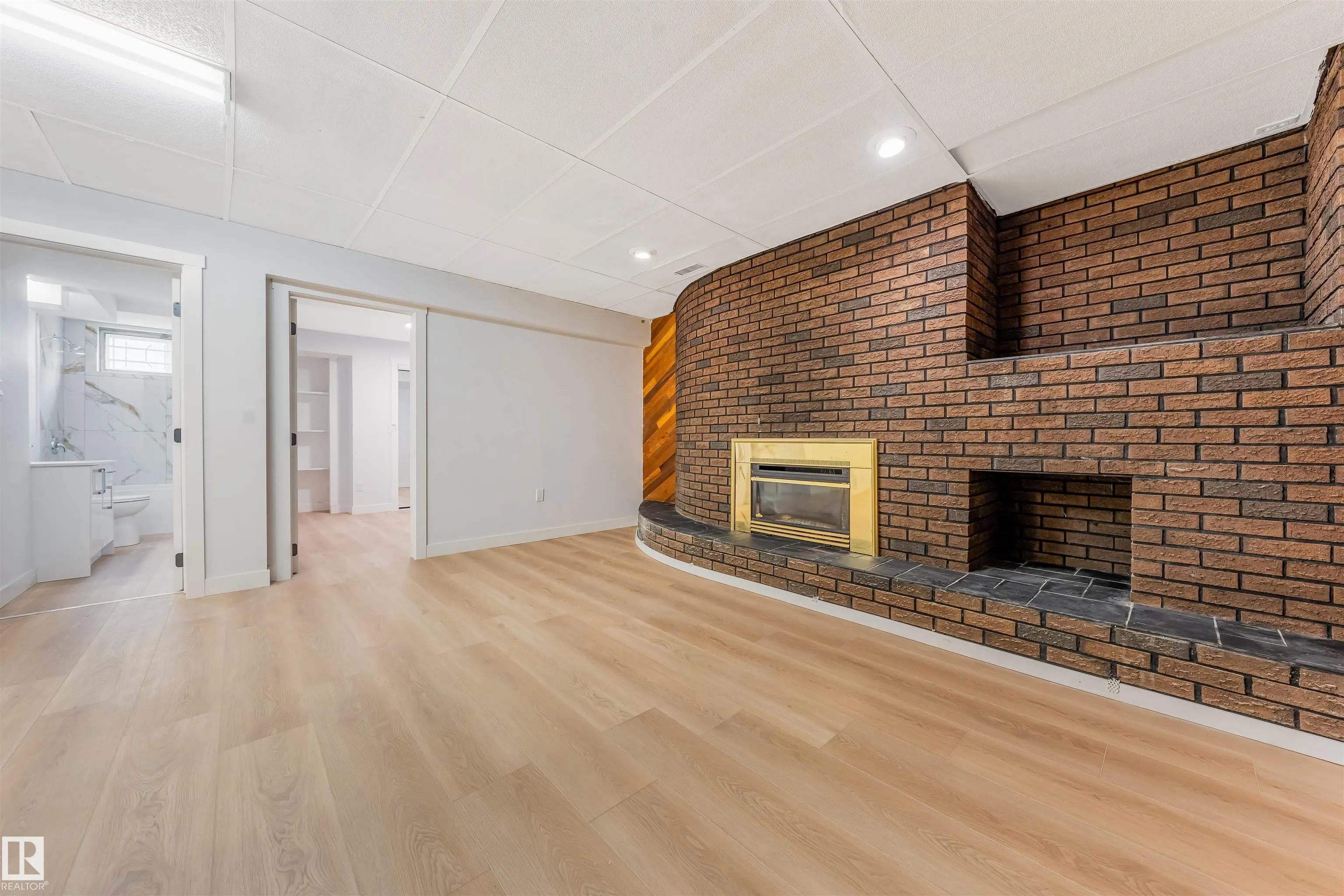 12023 137 Avenue