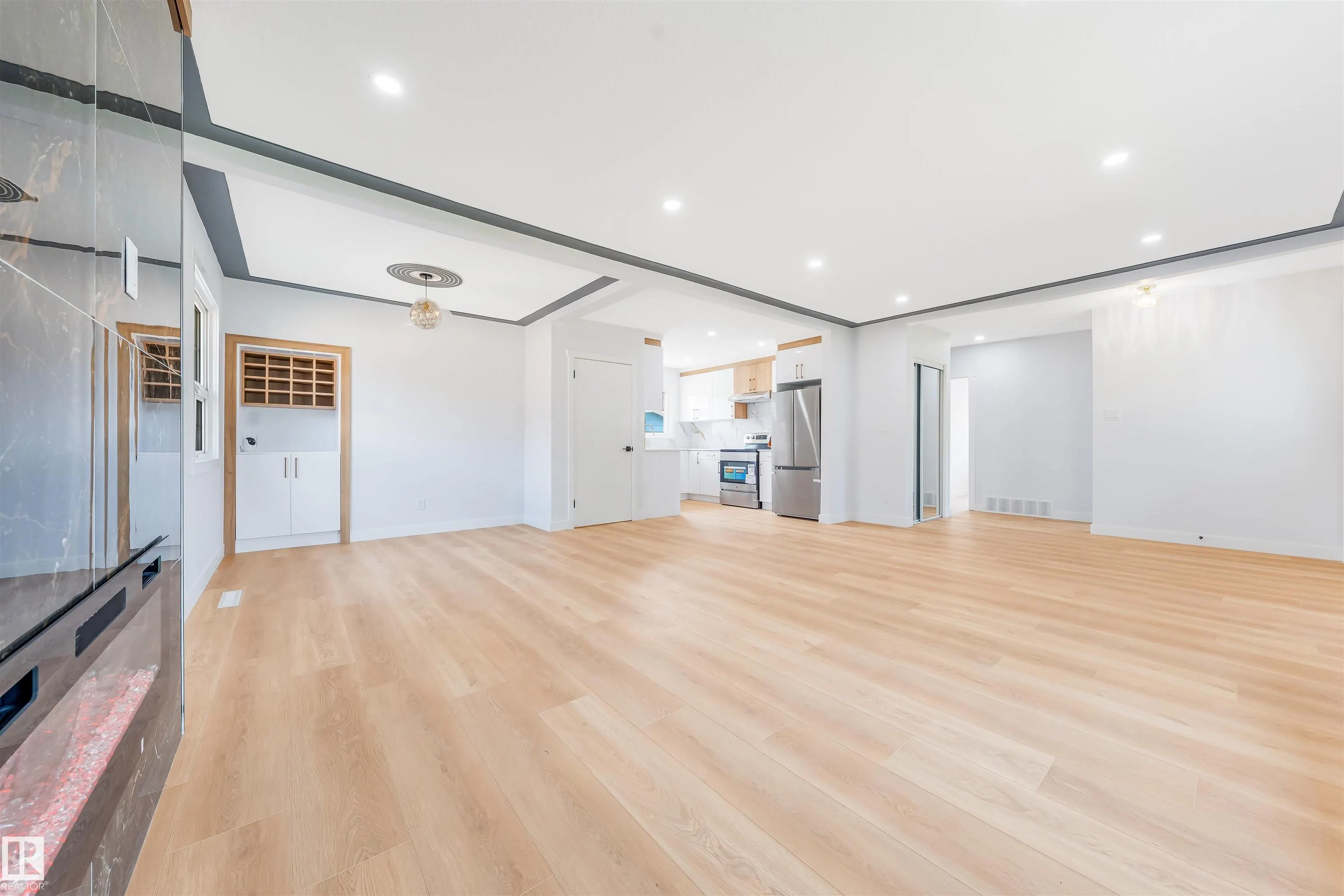 12023 137 Avenue