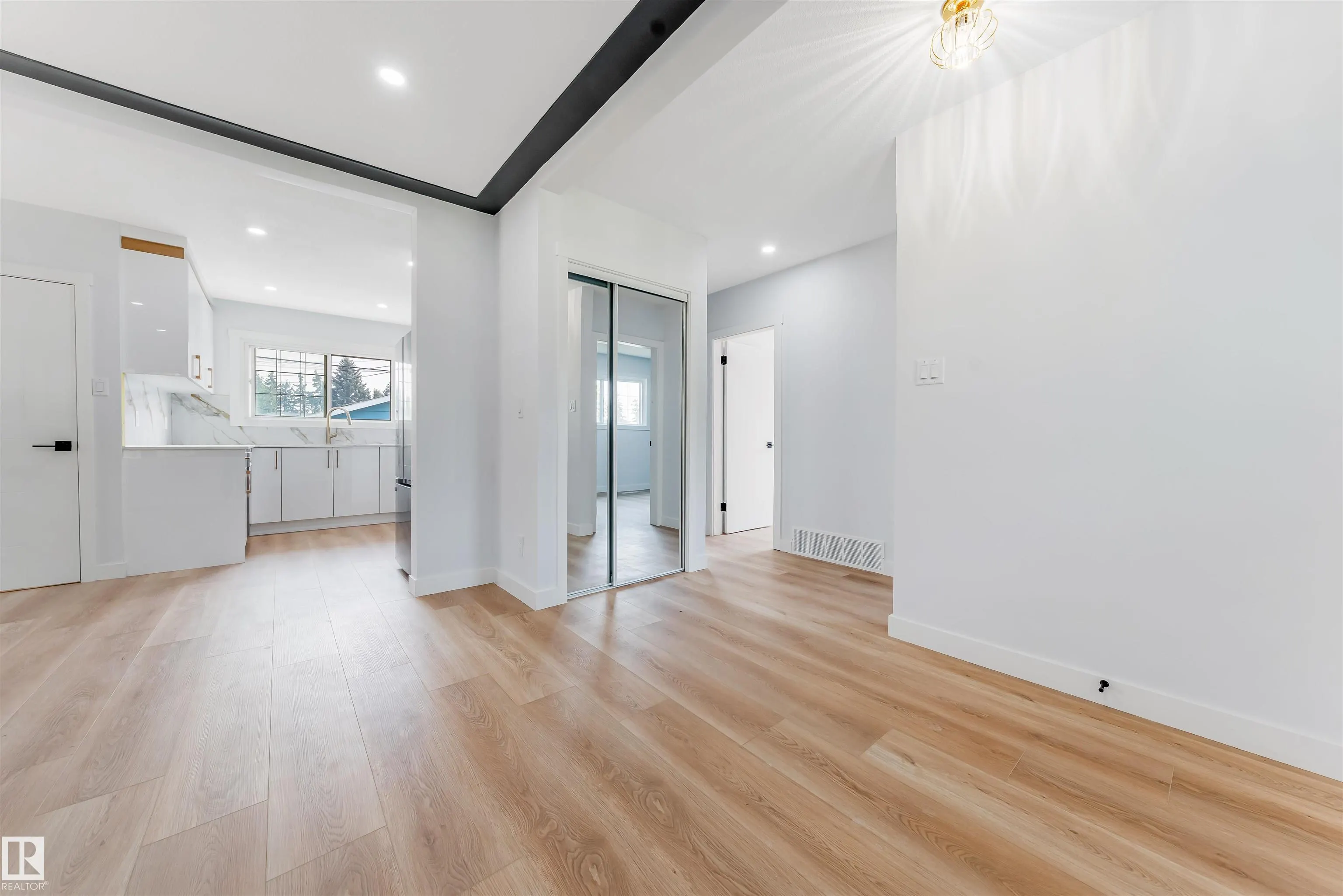 12023 137 Avenue