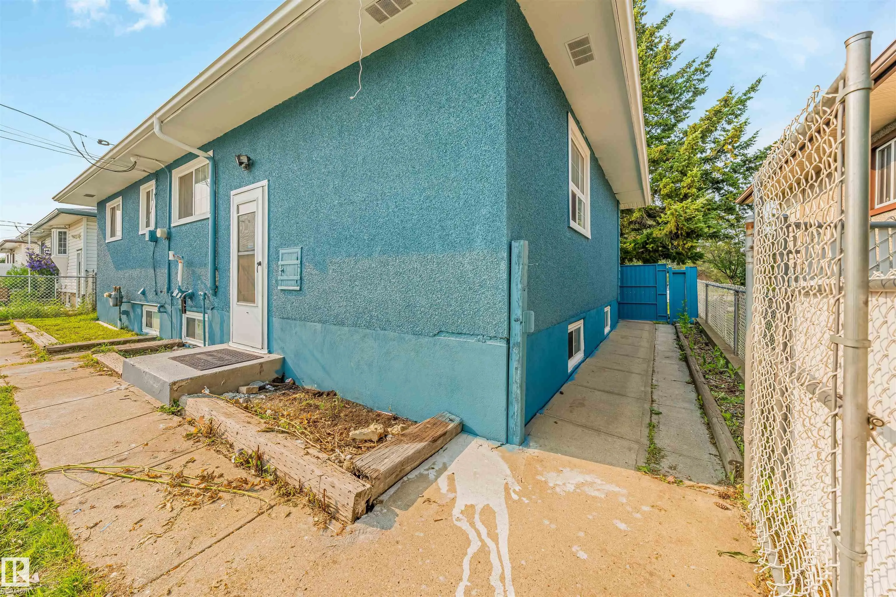 12023 137 Avenue