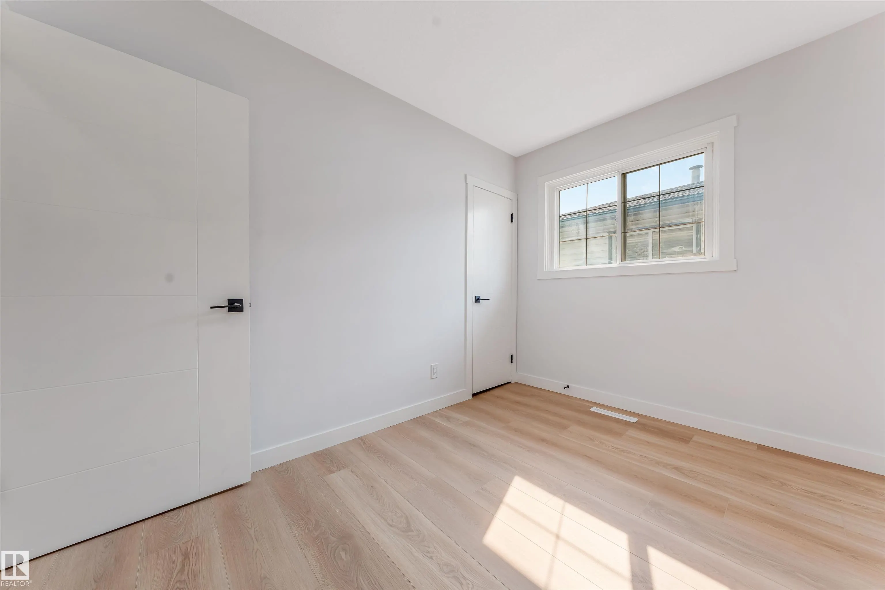 12023 137 Avenue