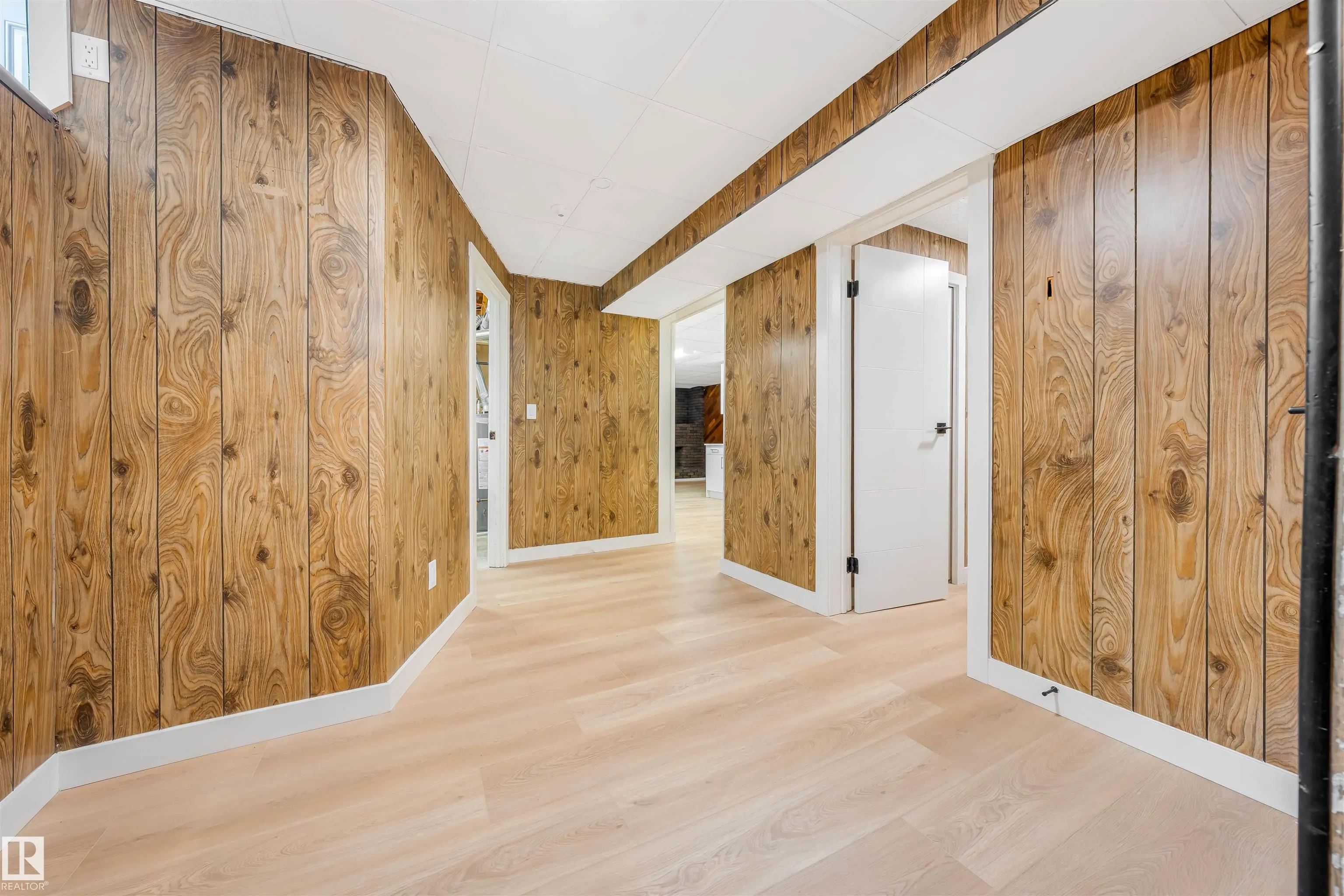 12023 137 Avenue