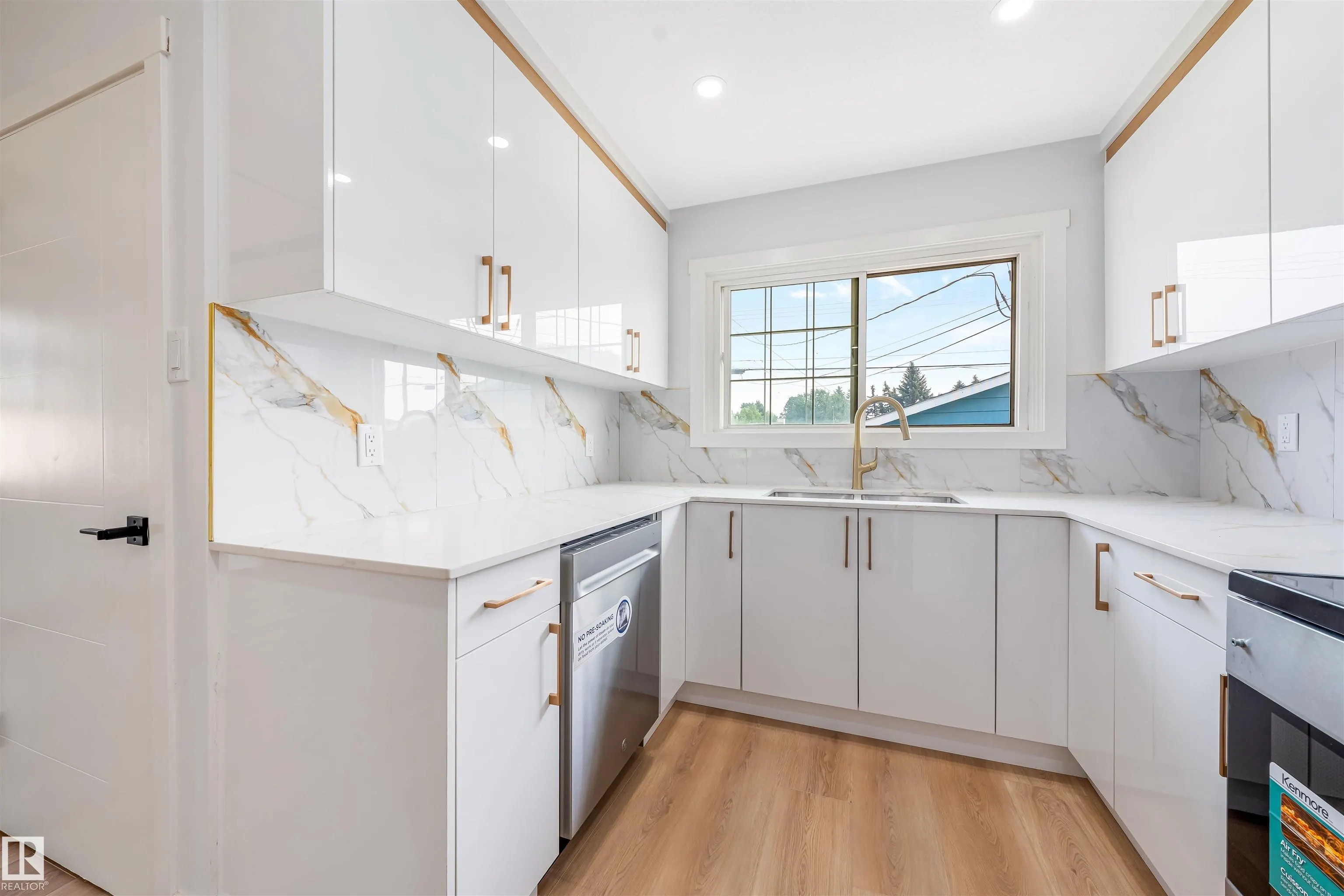 12023 137 Avenue