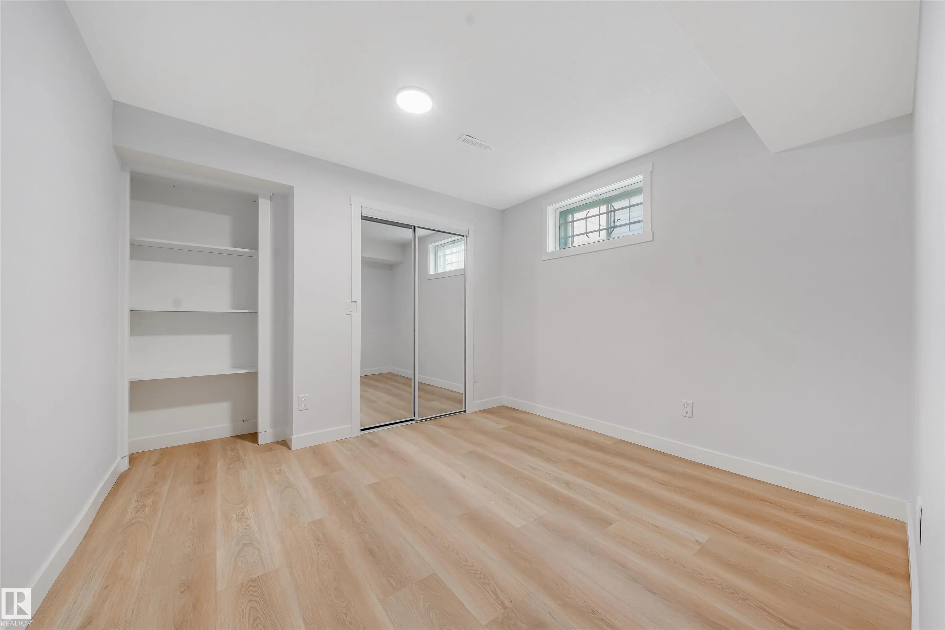 12023 137 Avenue