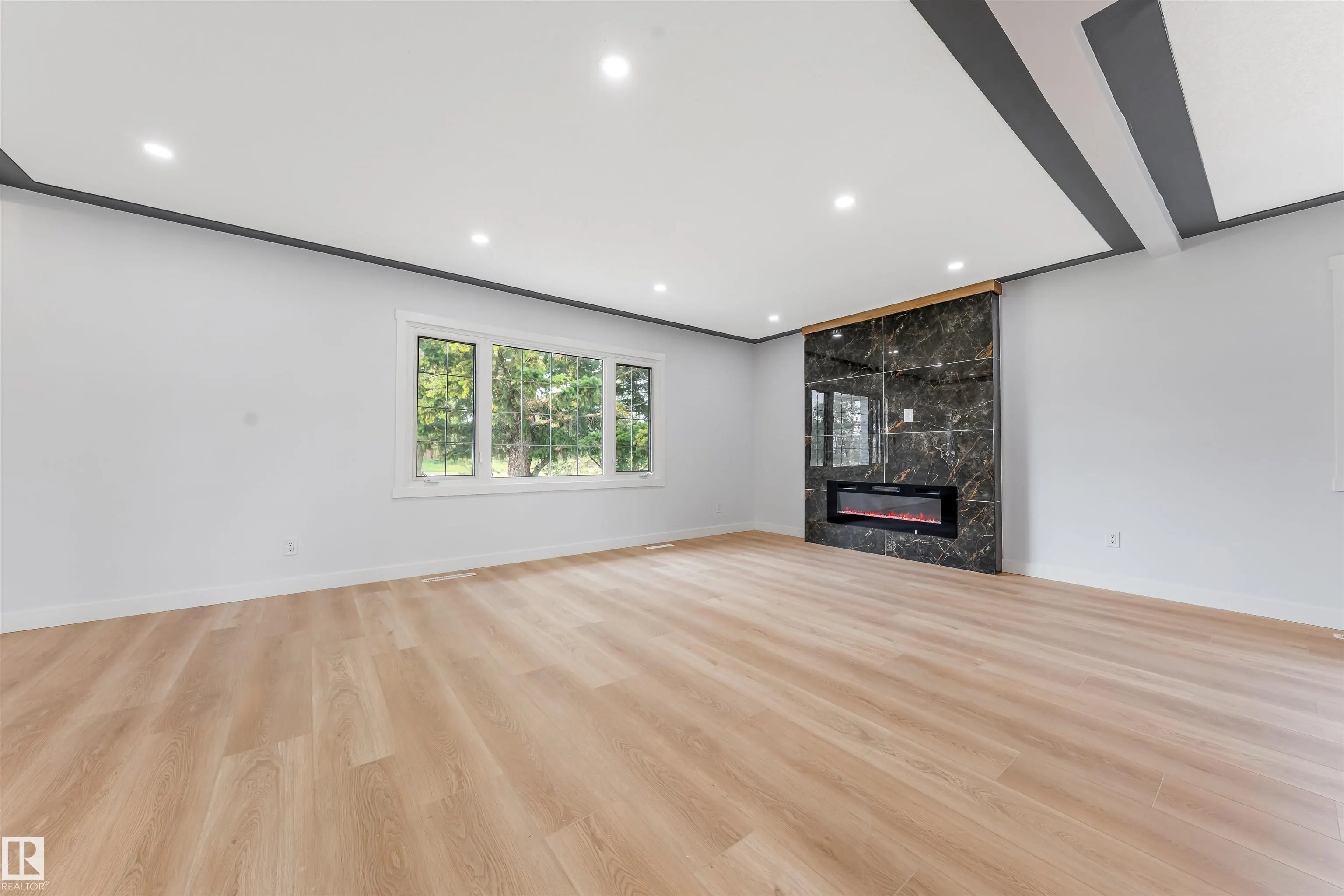 12023 137 Avenue