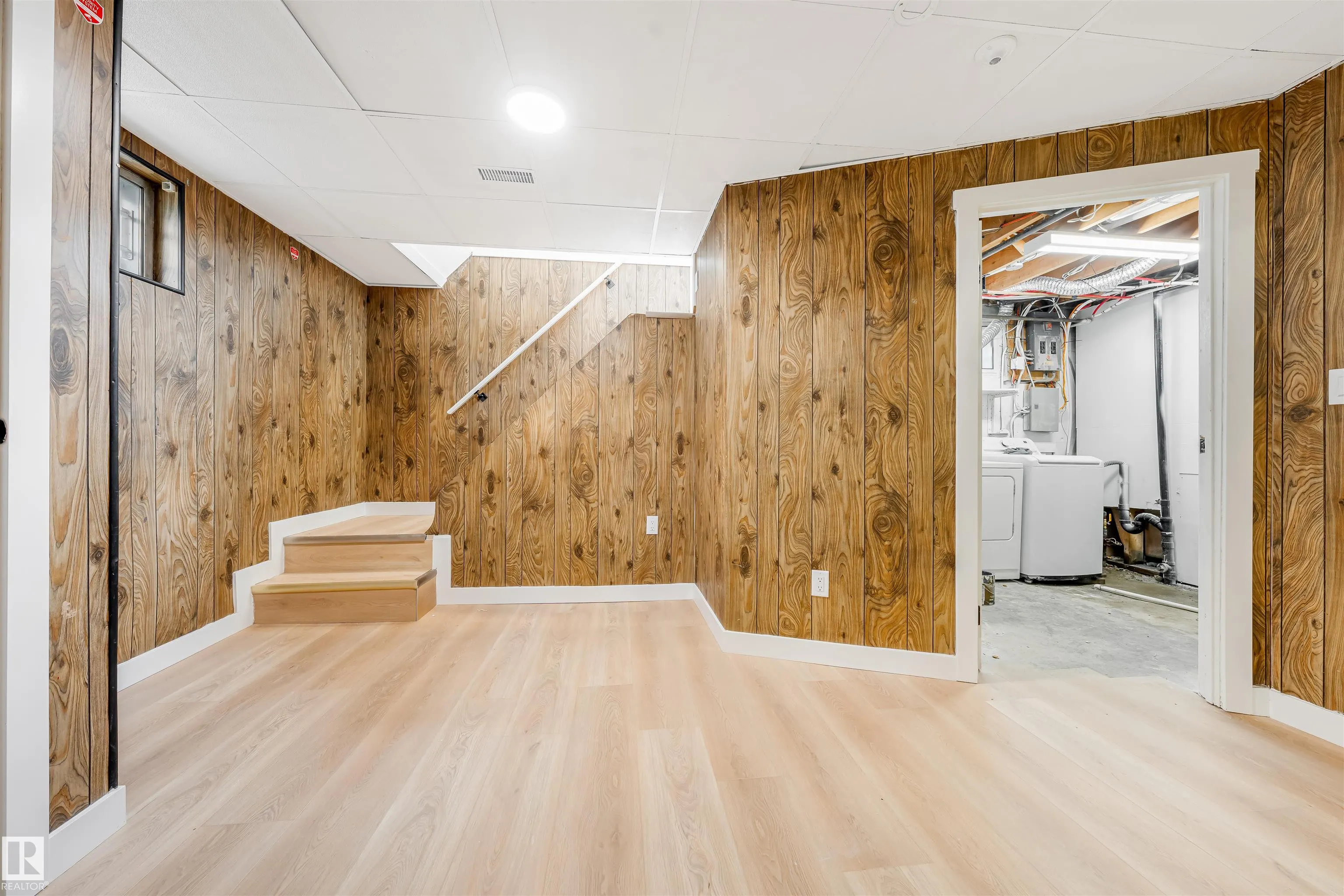 12023 137 Avenue