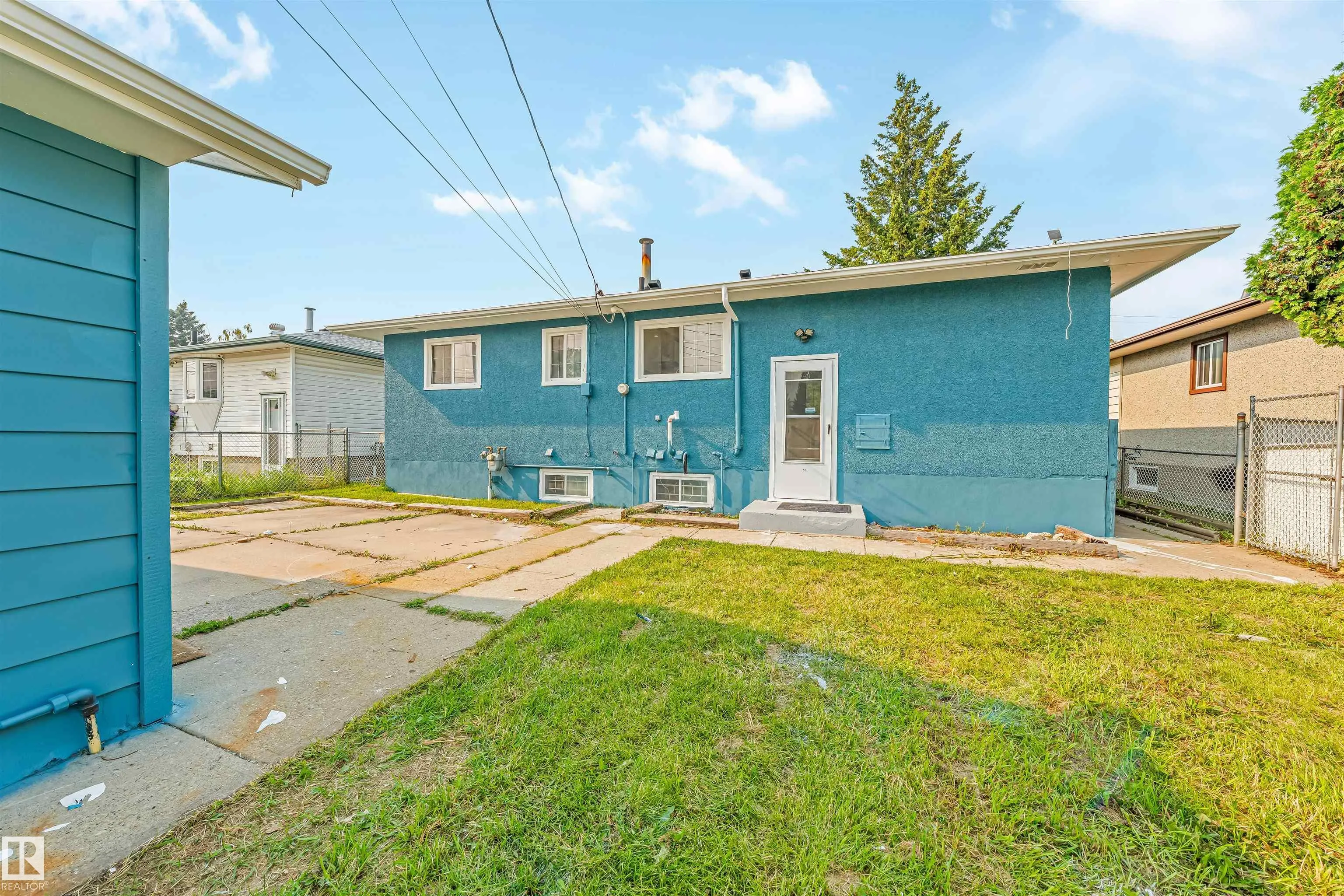 12023 137 Avenue