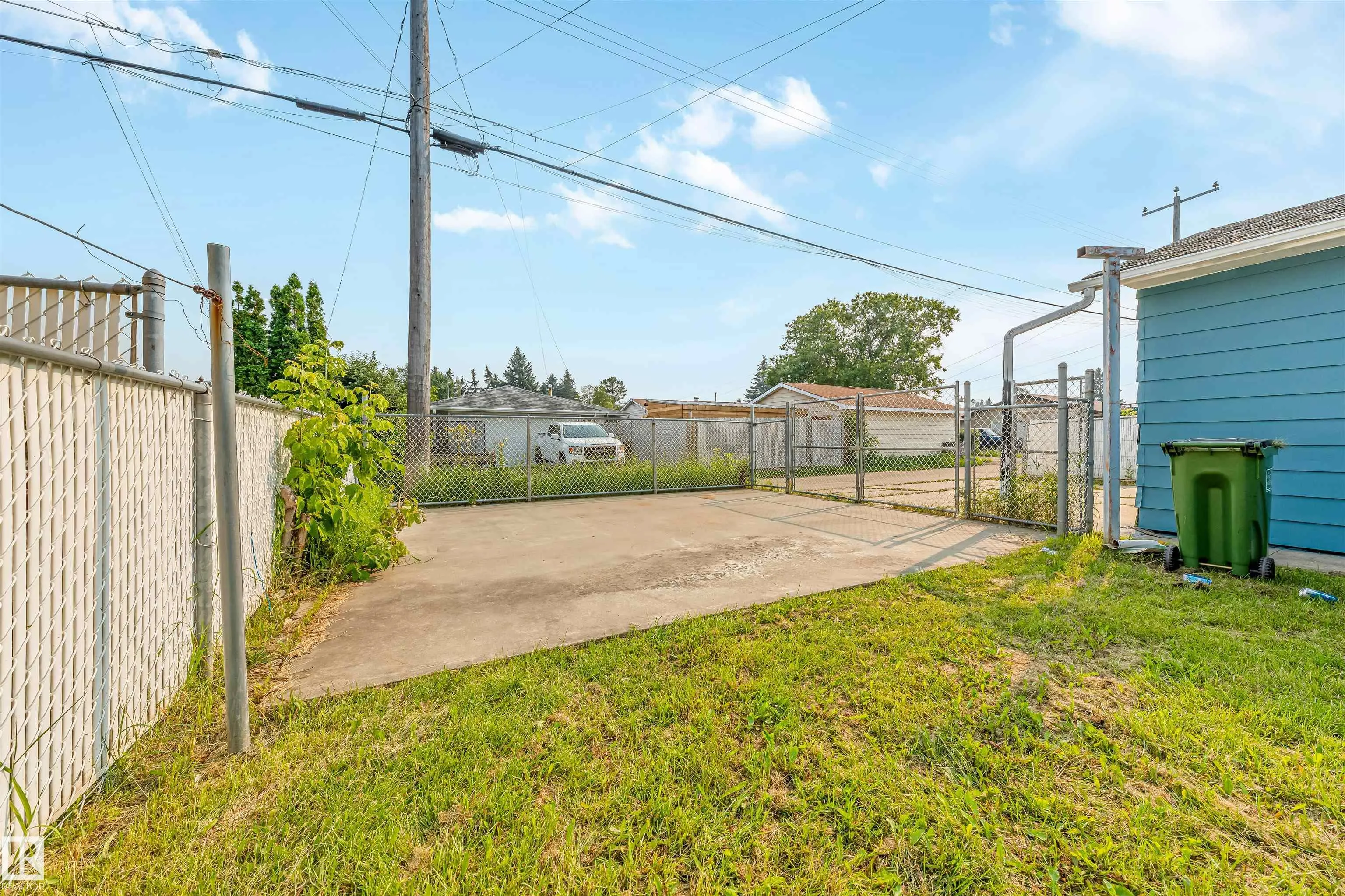 12023 137 Avenue