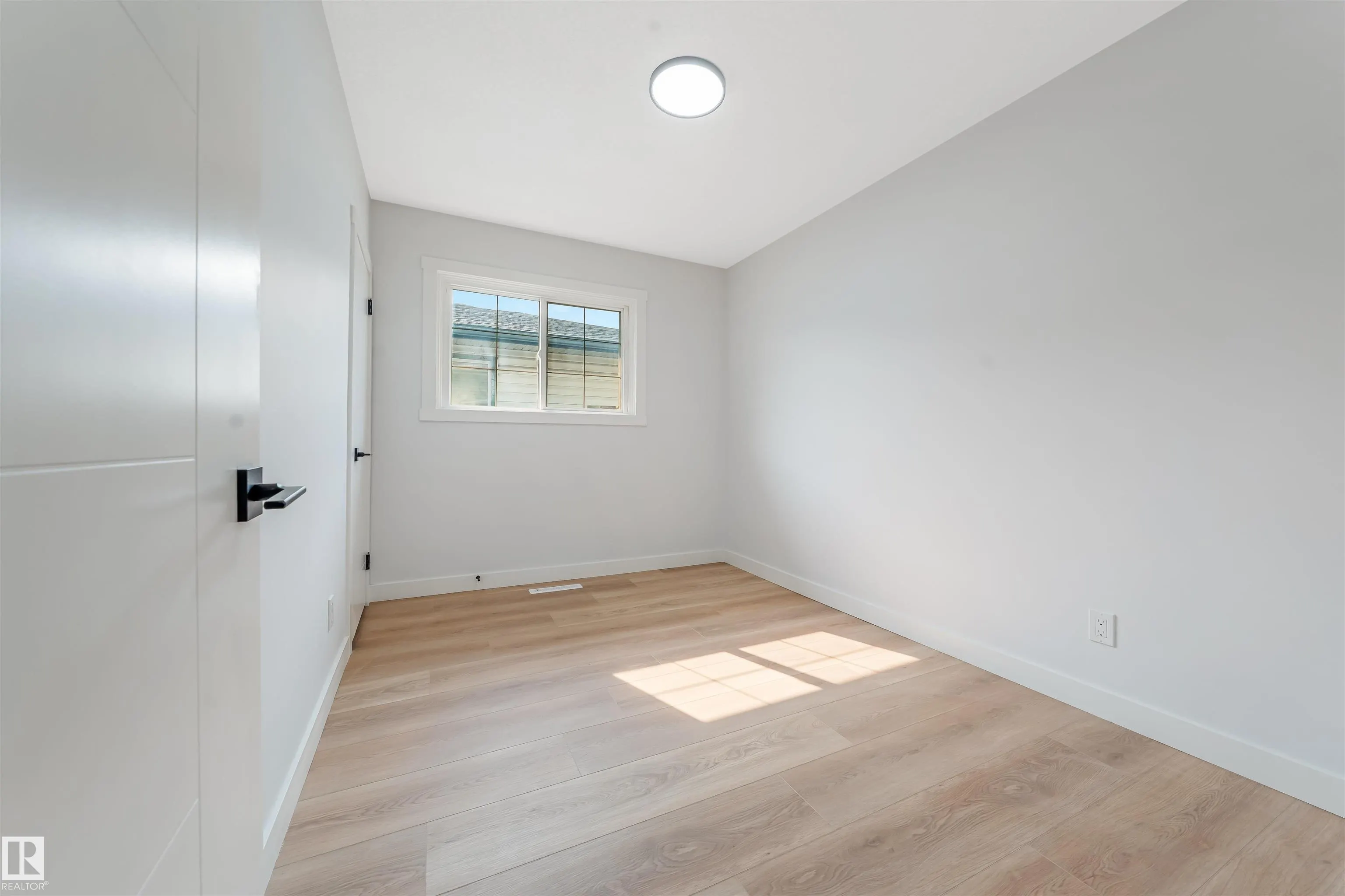 12023 137 Avenue