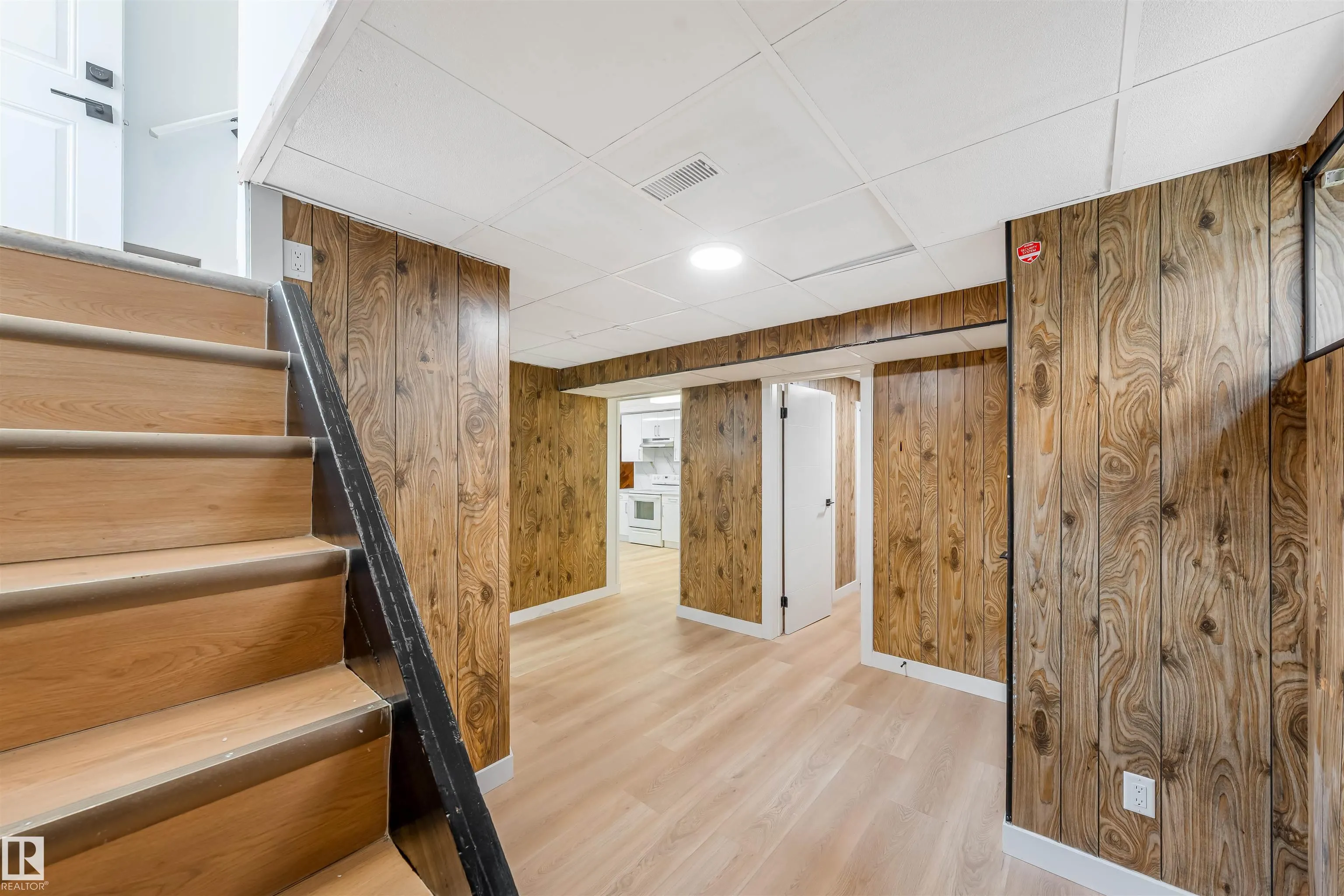 12023 137 Avenue