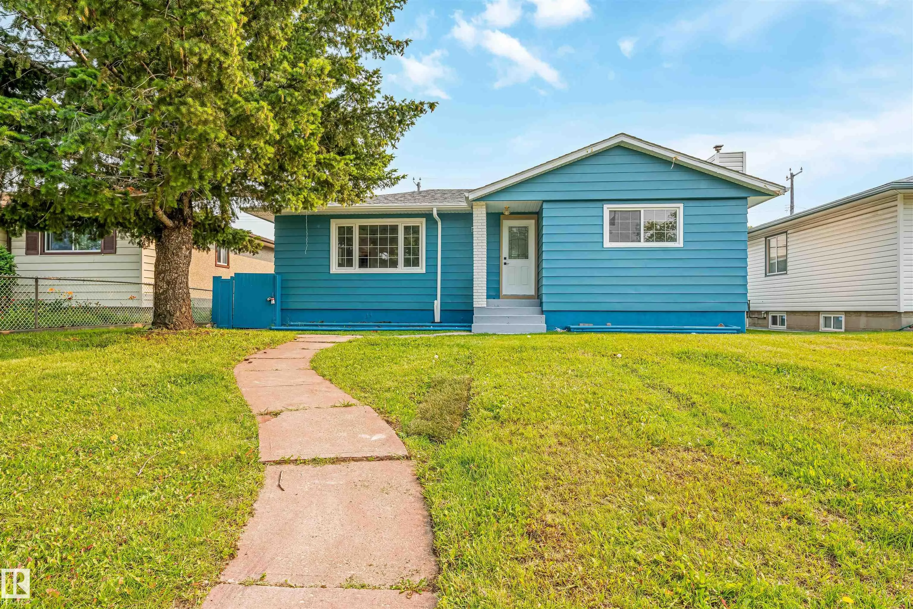 12023 137 Avenue