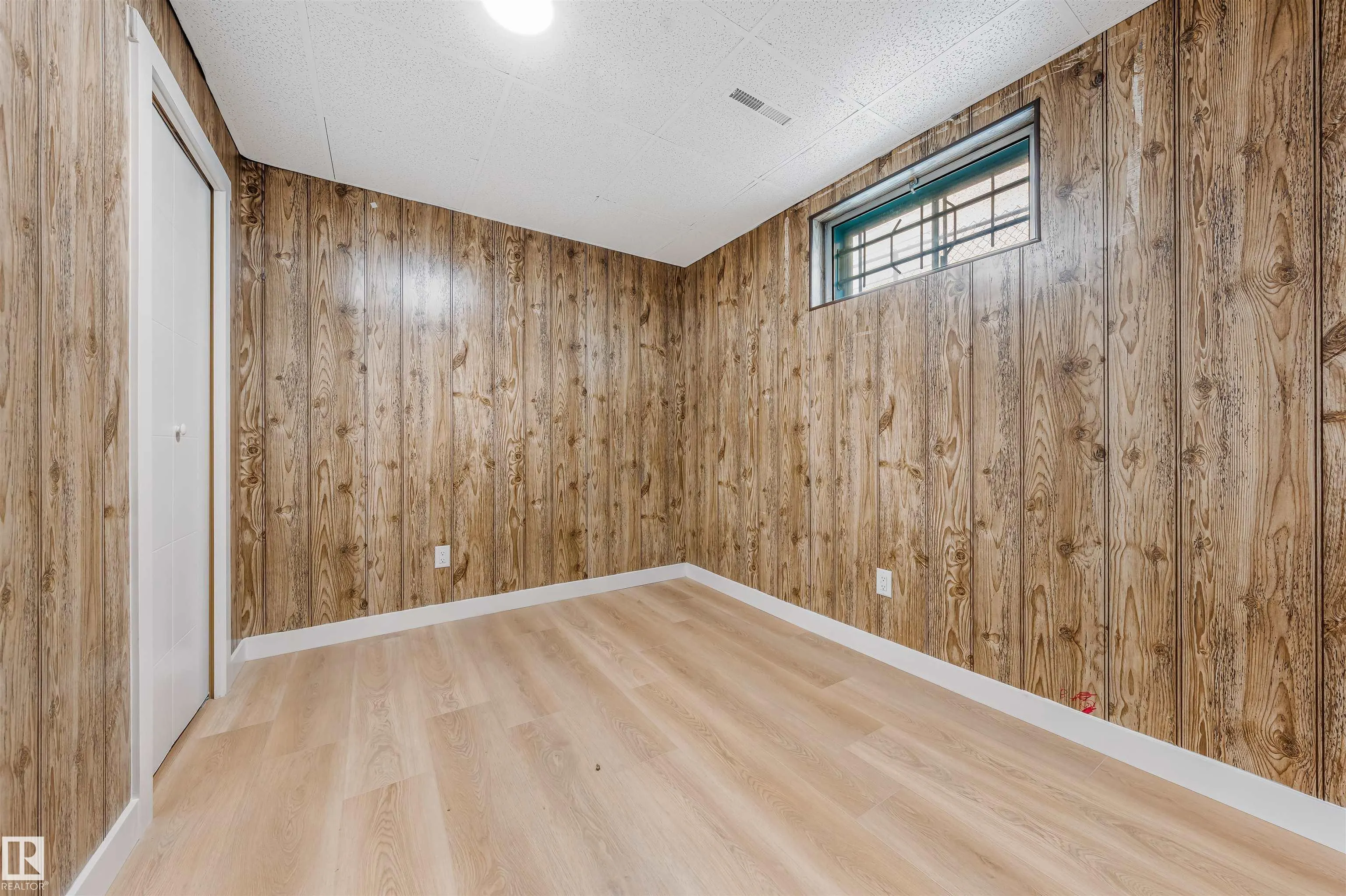 12023 137 Avenue
