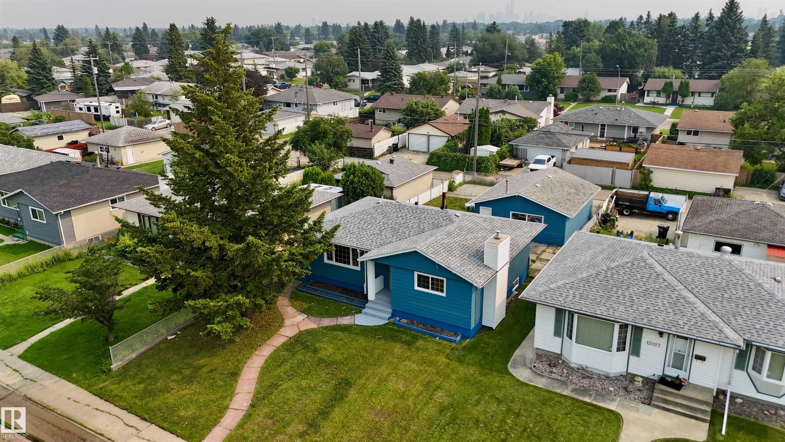 12023 137 Avenue