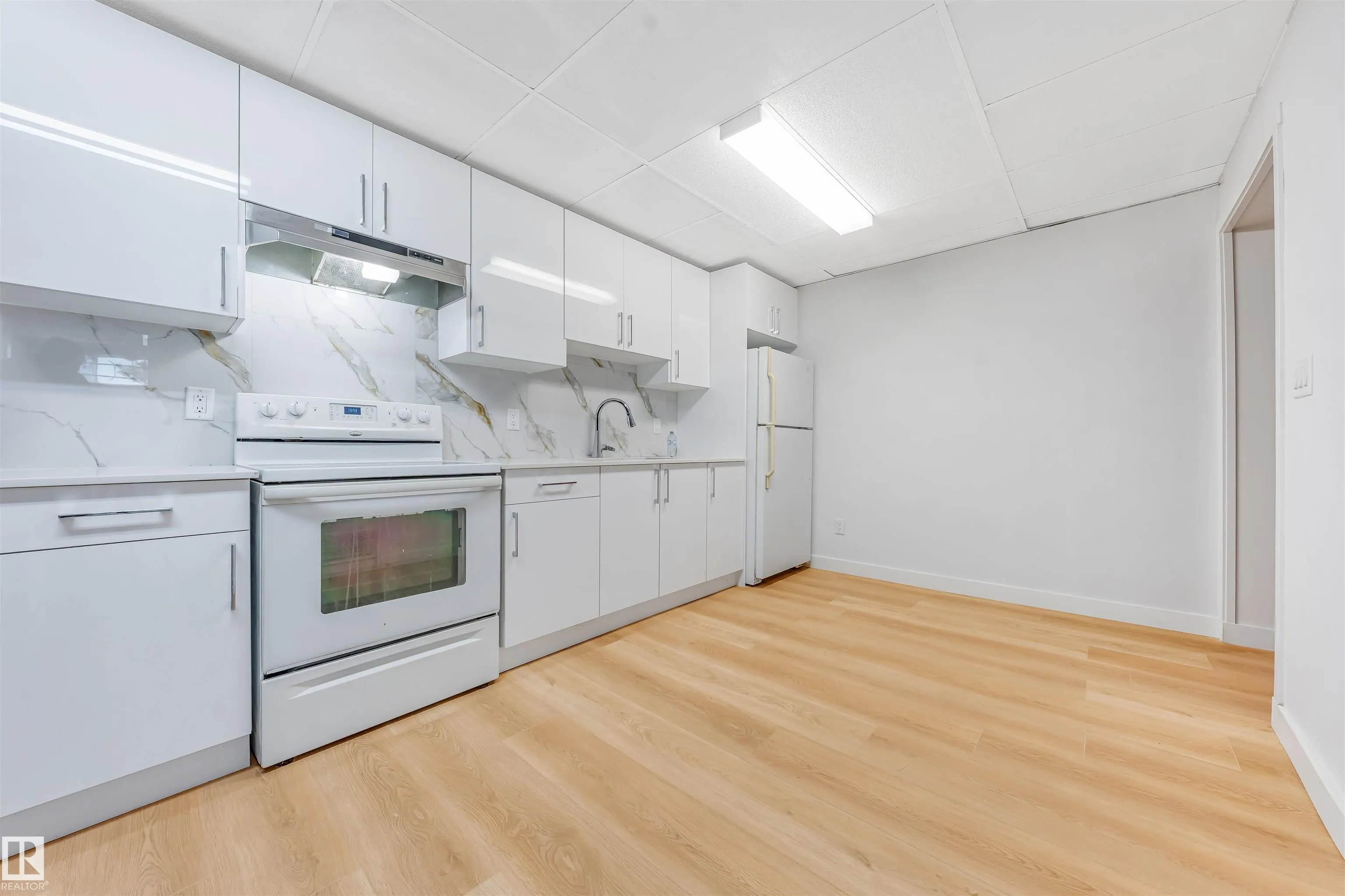 12023 137 Avenue