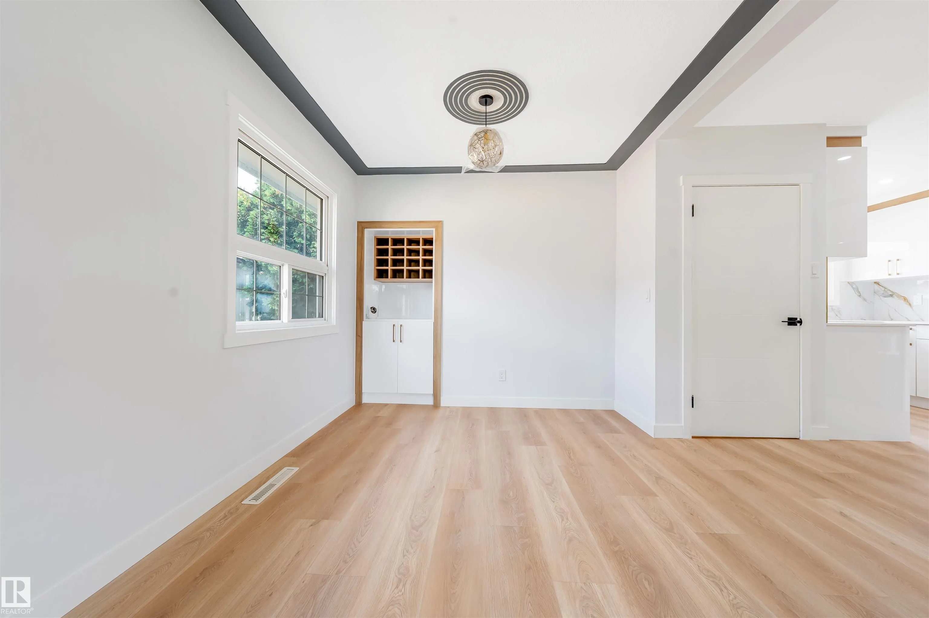 12023 137 Avenue