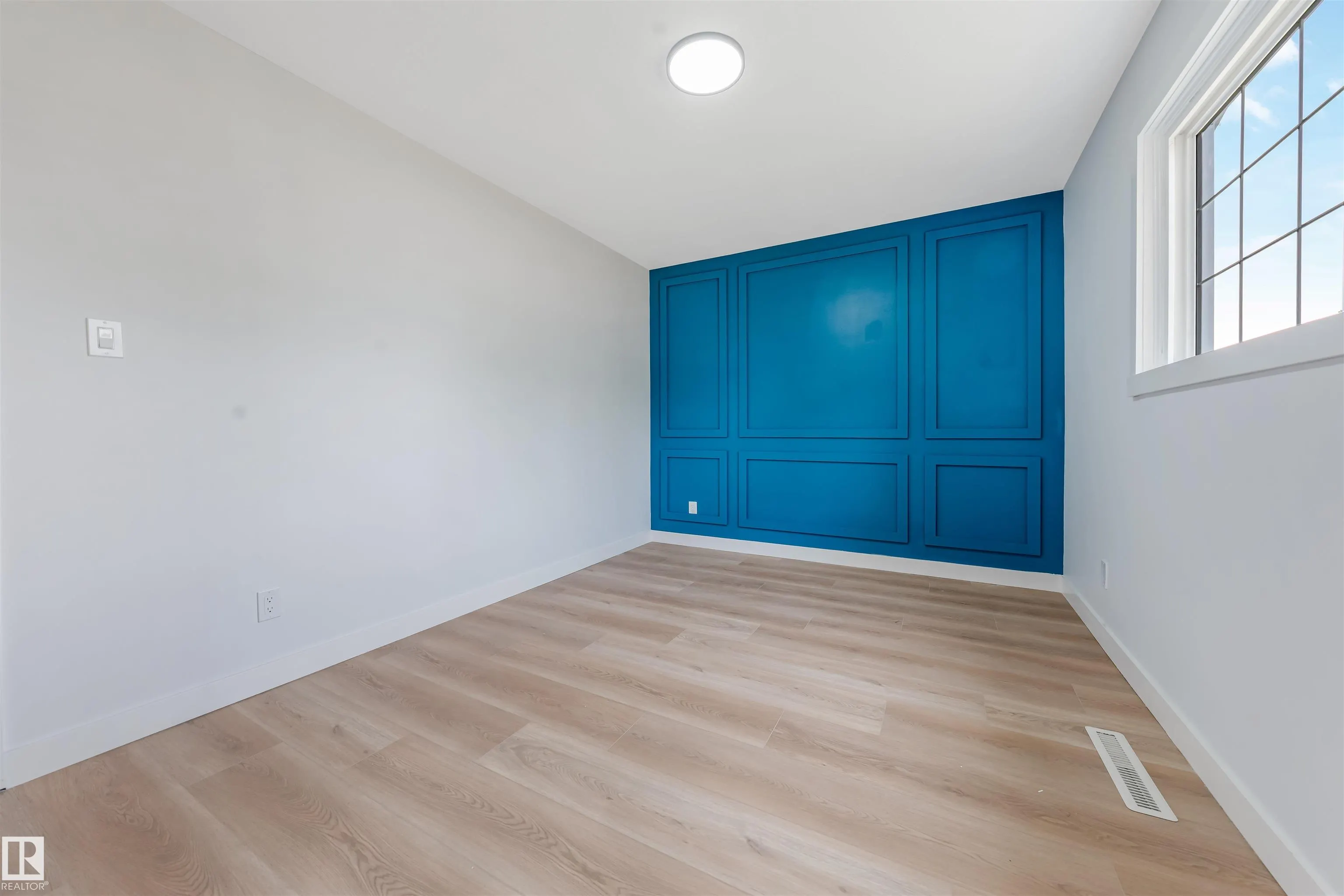 12023 137 Avenue