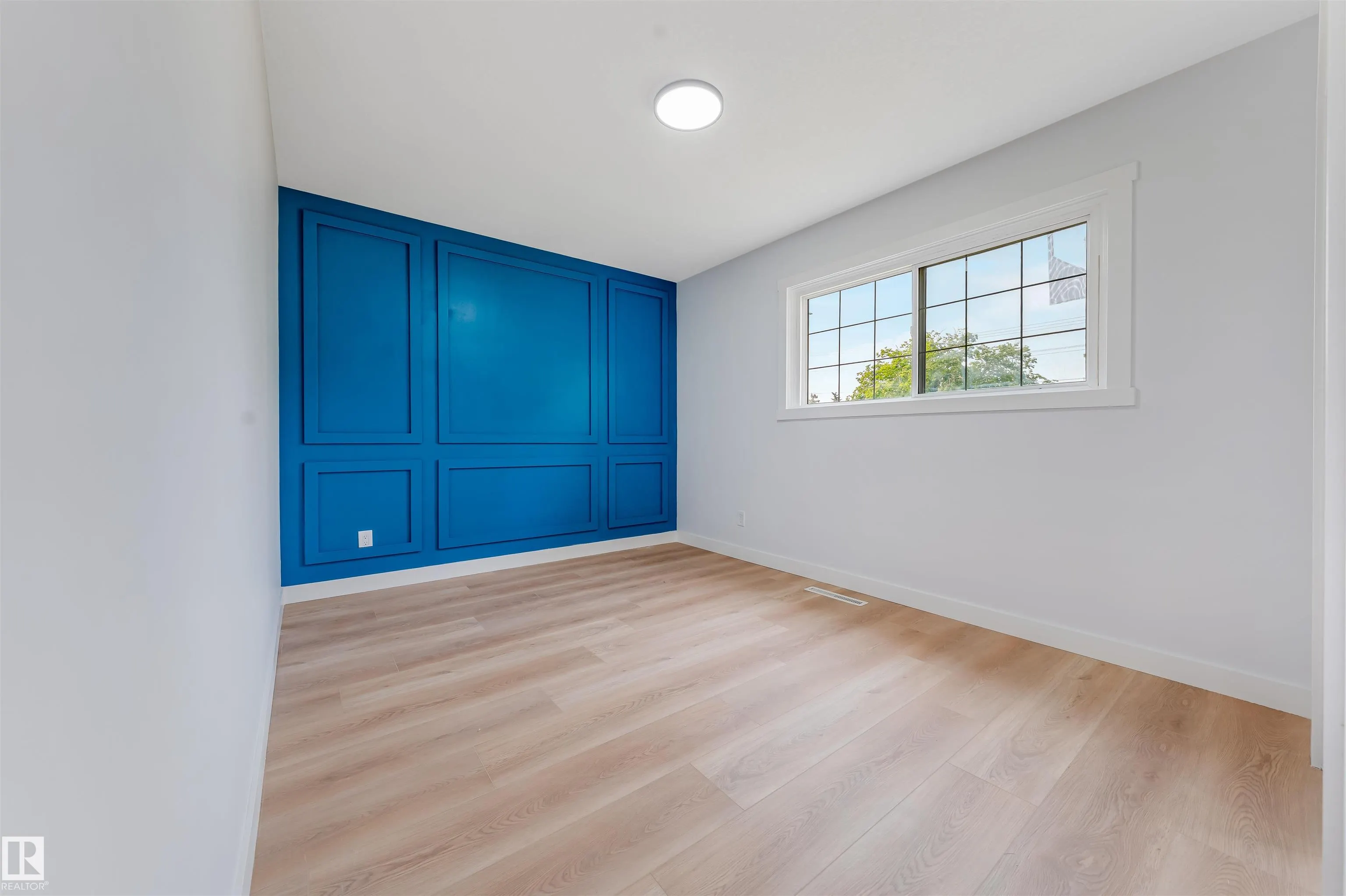 12023 137 Avenue