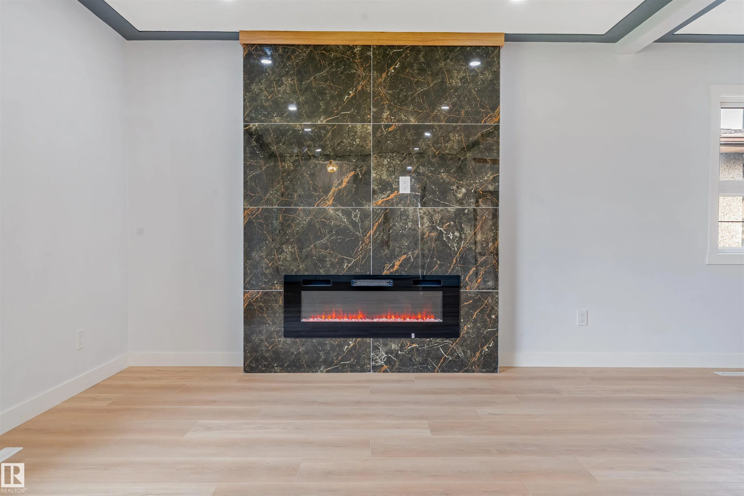 12023 137 Avenue