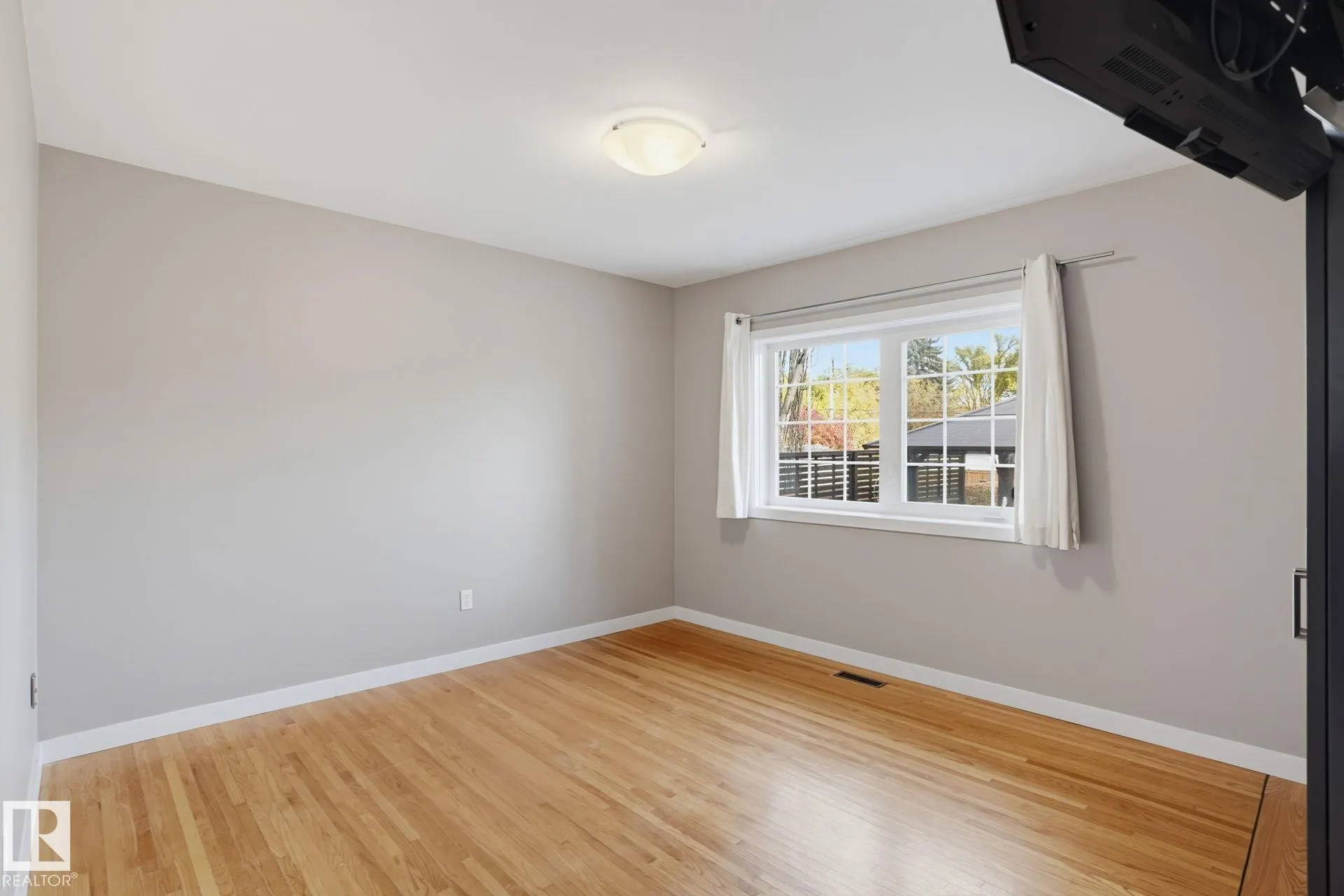10807 134 Street