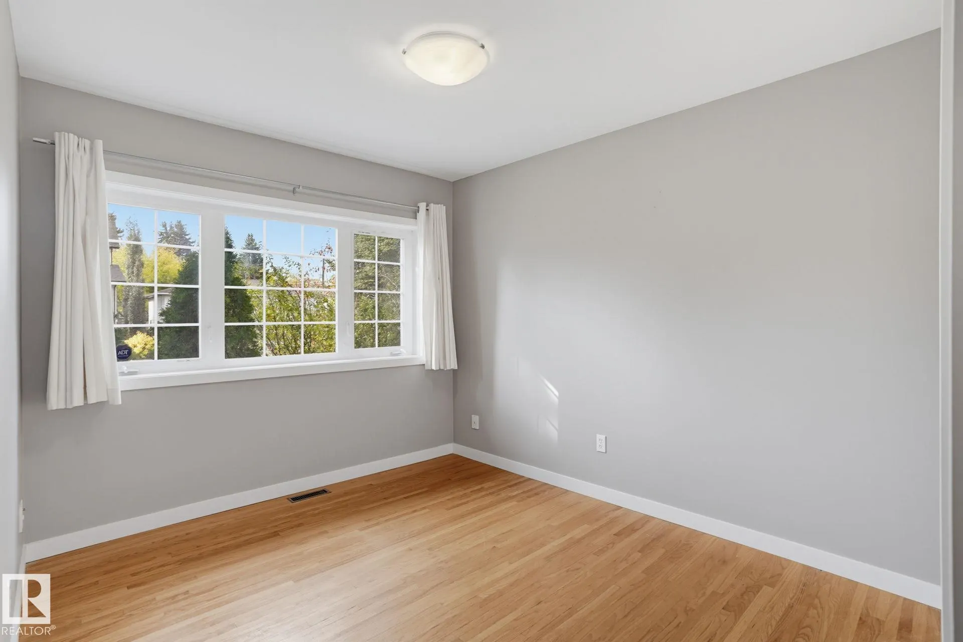 10807 134 Street