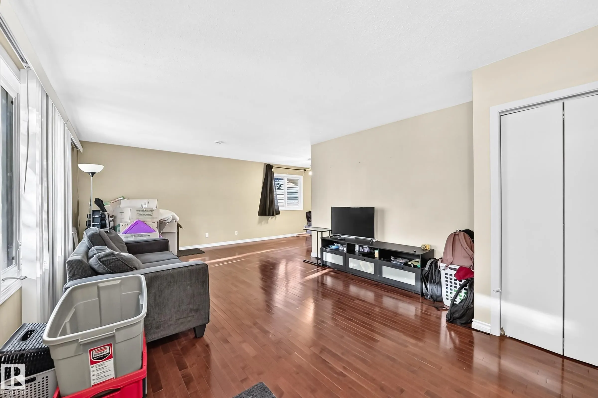 8814 160 Street