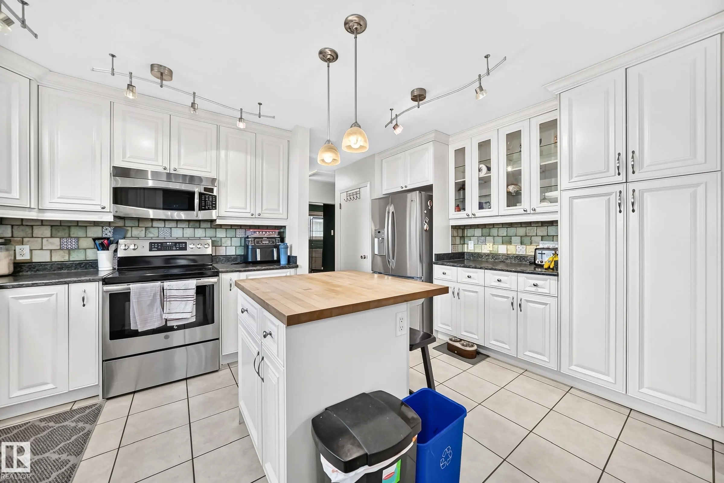 8814 160 Street