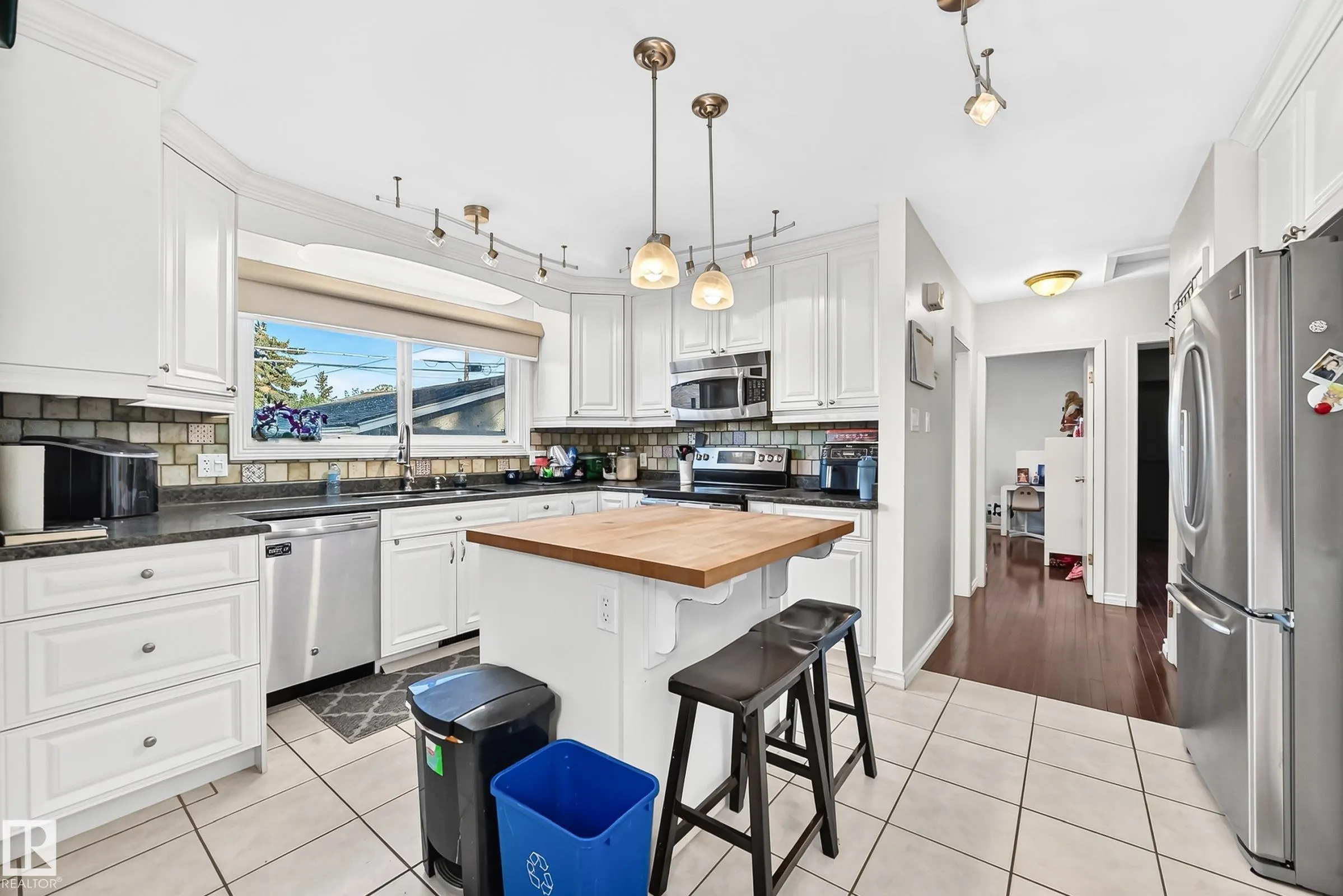 8814 160 Street